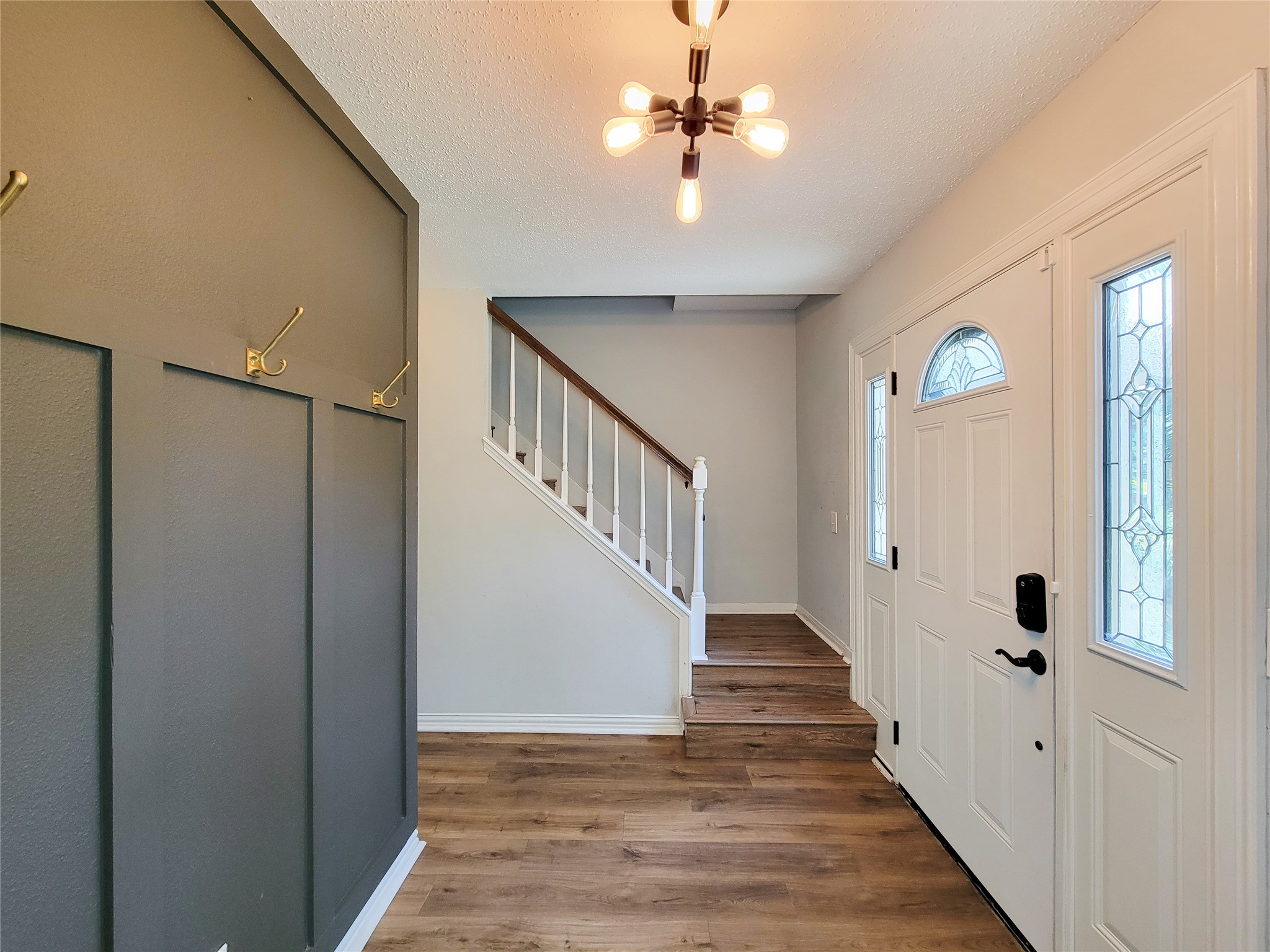 8123 Sunny Ridge Drive Property Photo 4