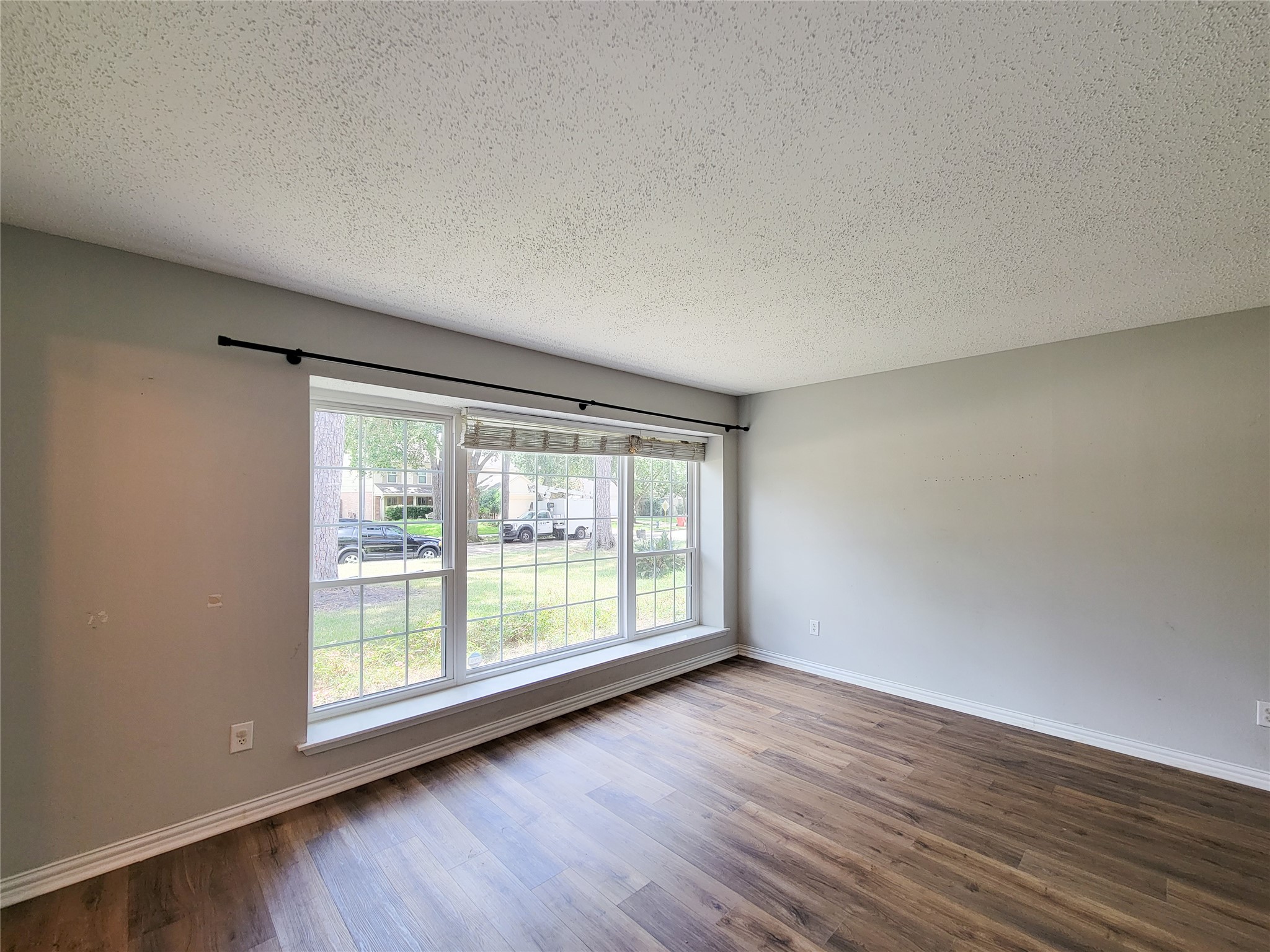 8123 Sunny Ridge Drive Property Photo 5