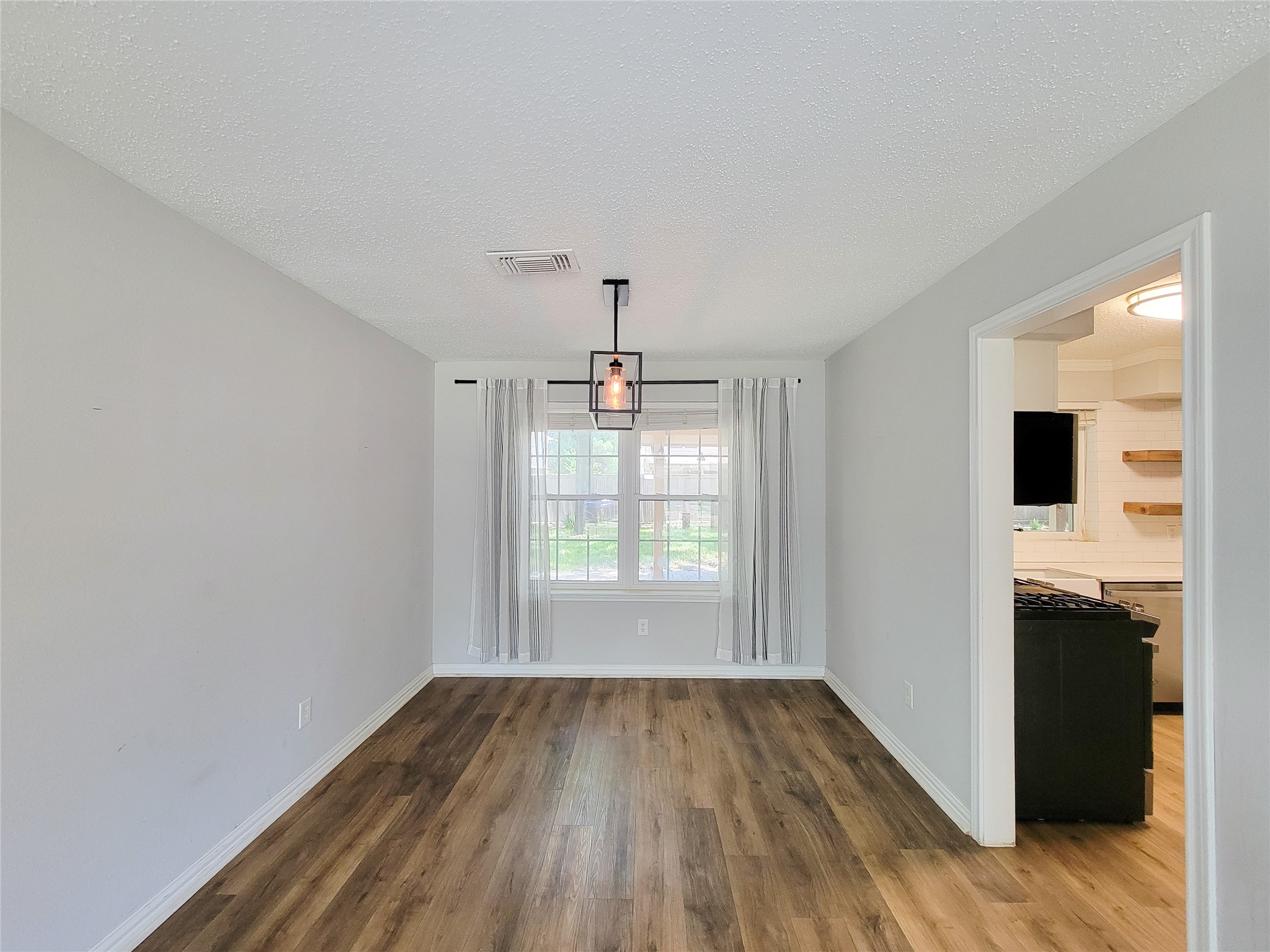 8123 Sunny Ridge Drive Property Photo 10