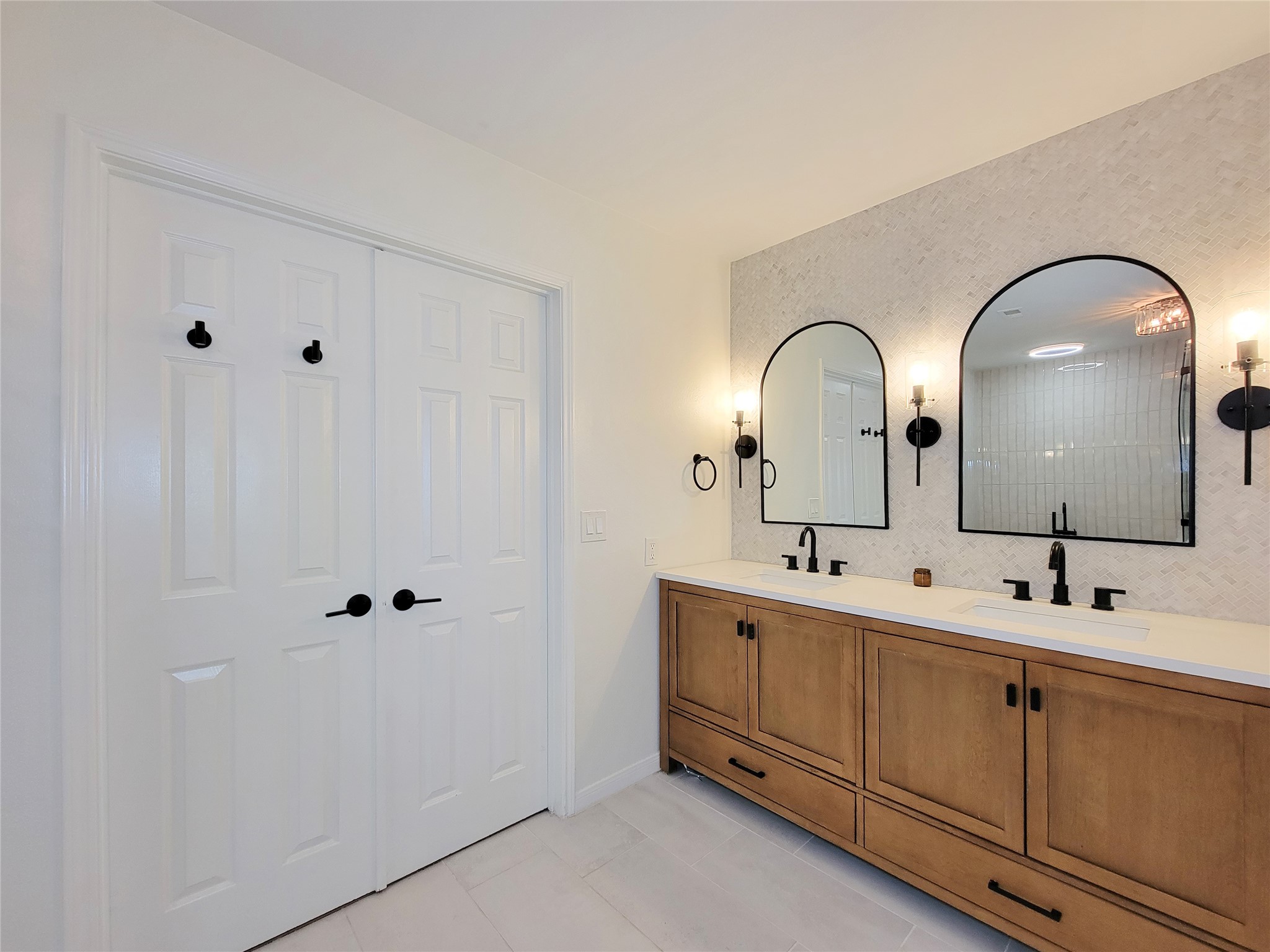8123 Sunny Ridge Drive Property Photo 22