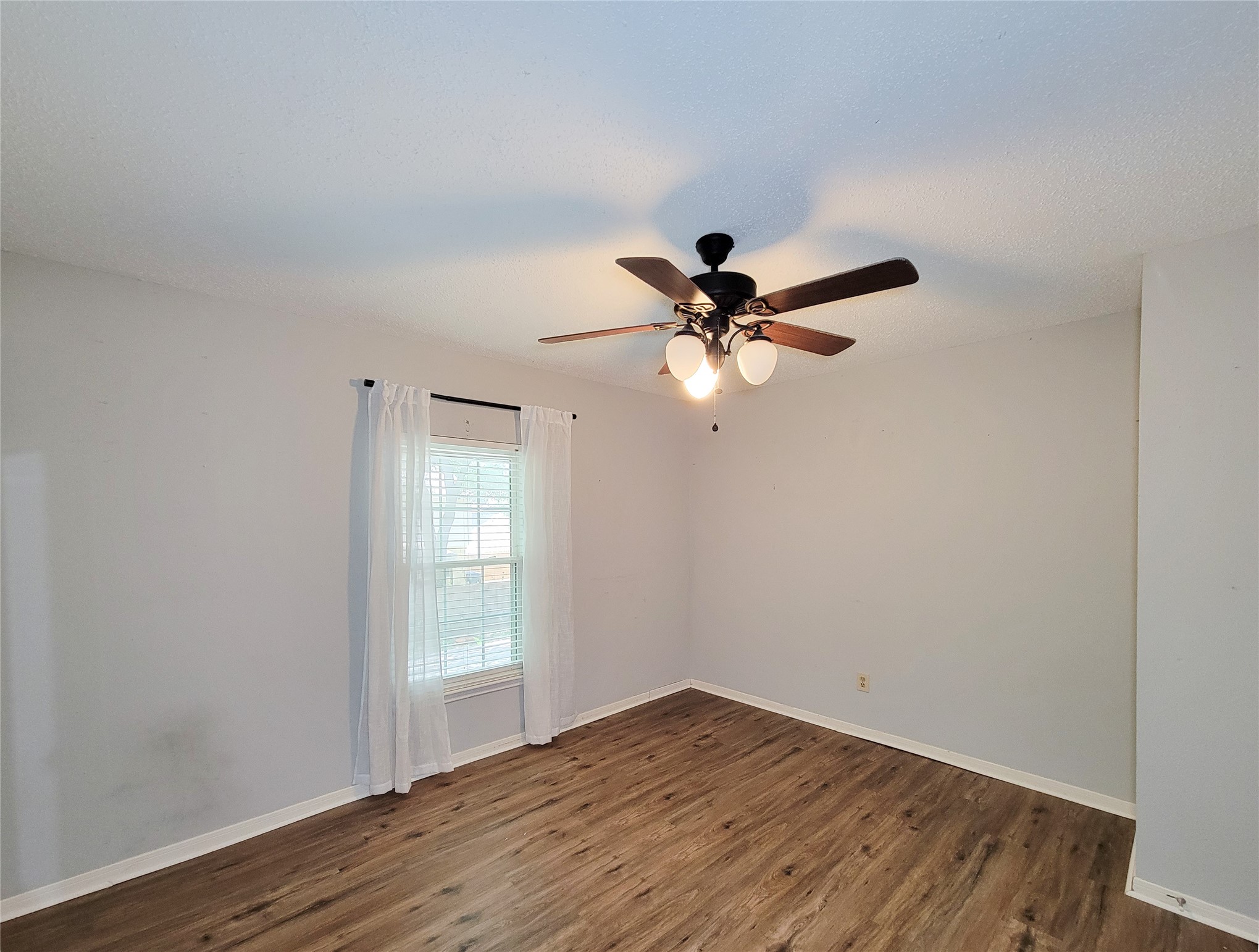 8123 Sunny Ridge Drive Property Photo 27