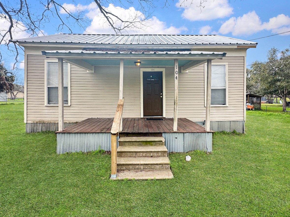104 Russek Street Property Photo 1