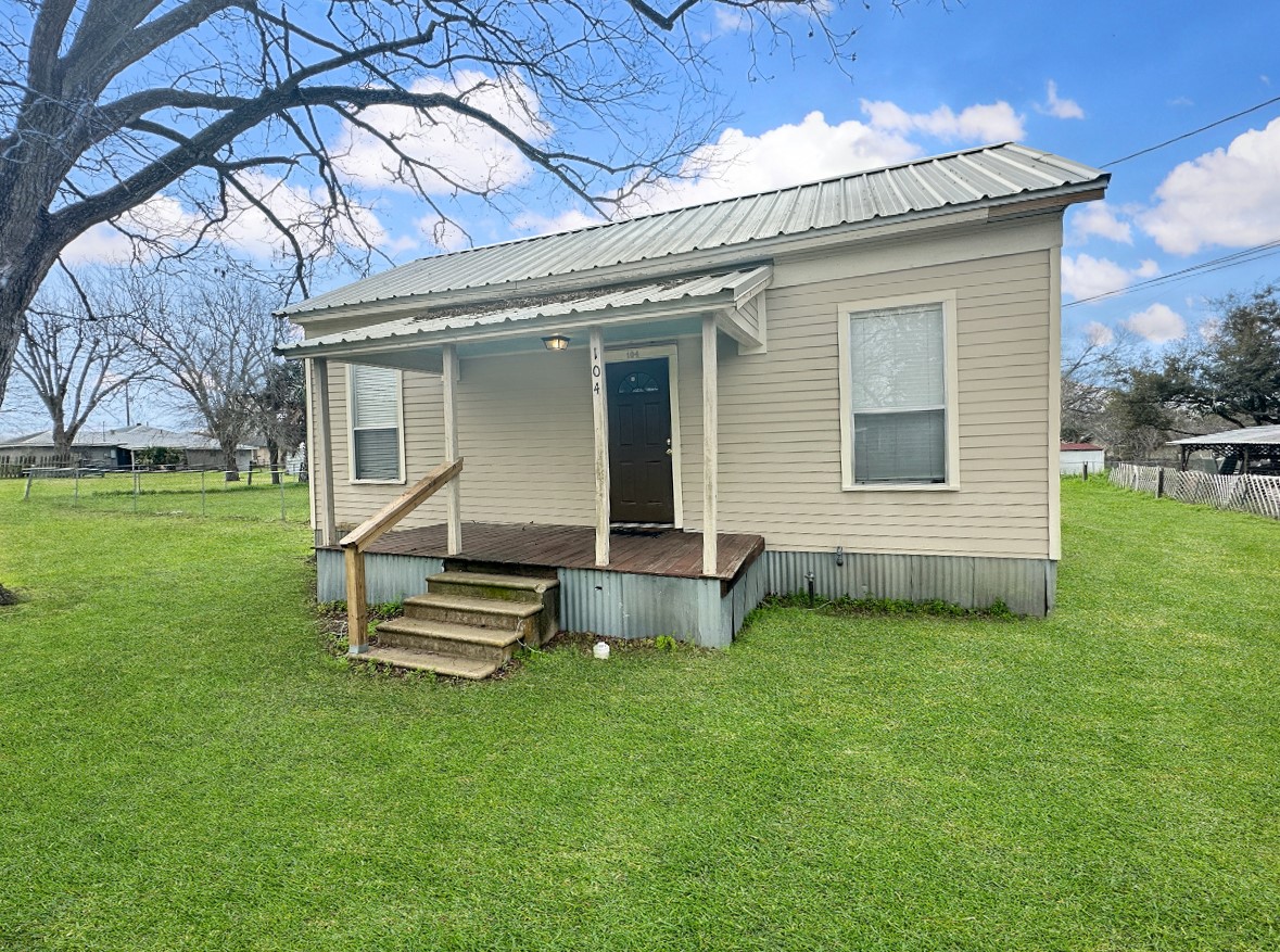 104 Russek Street Property Photo 2