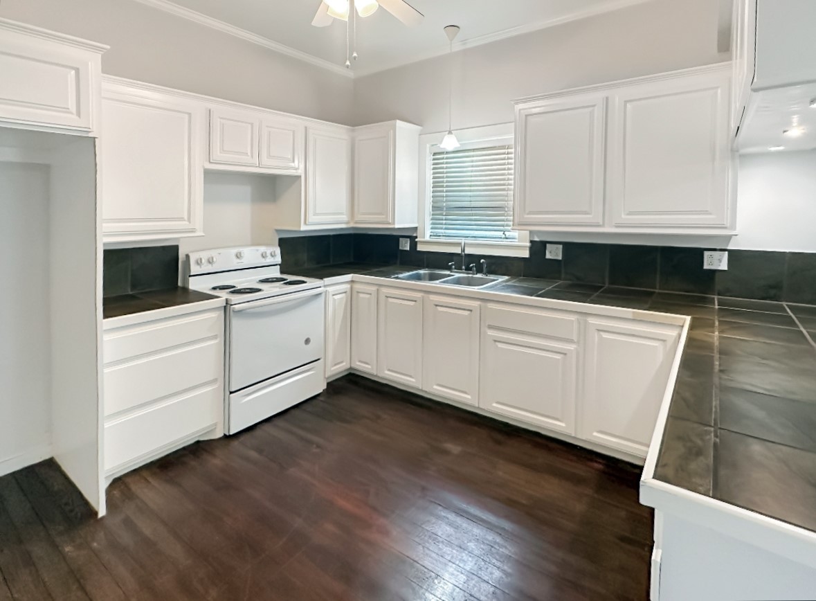 104 Russek Street Property Photo 12