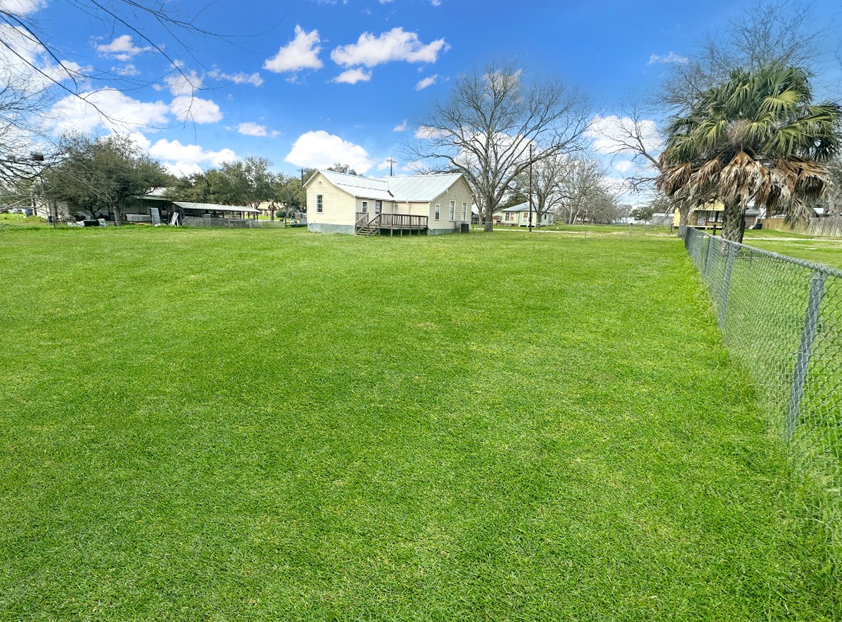 104 Russek Street Property Photo 14