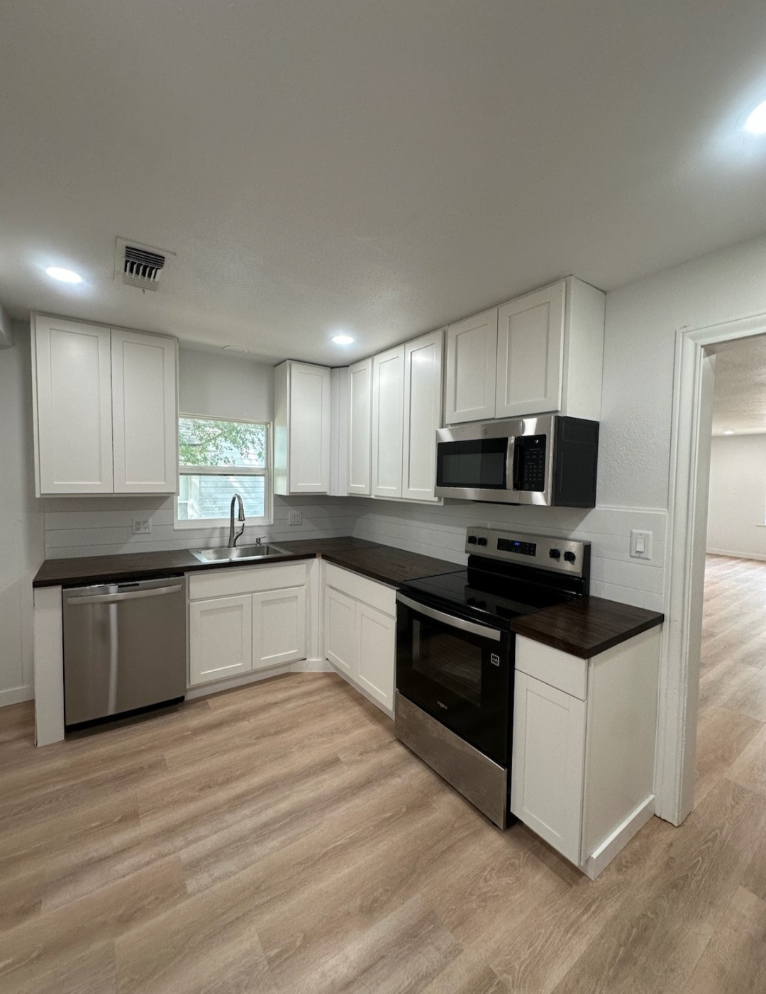 632 University Avenue Property Photo 6