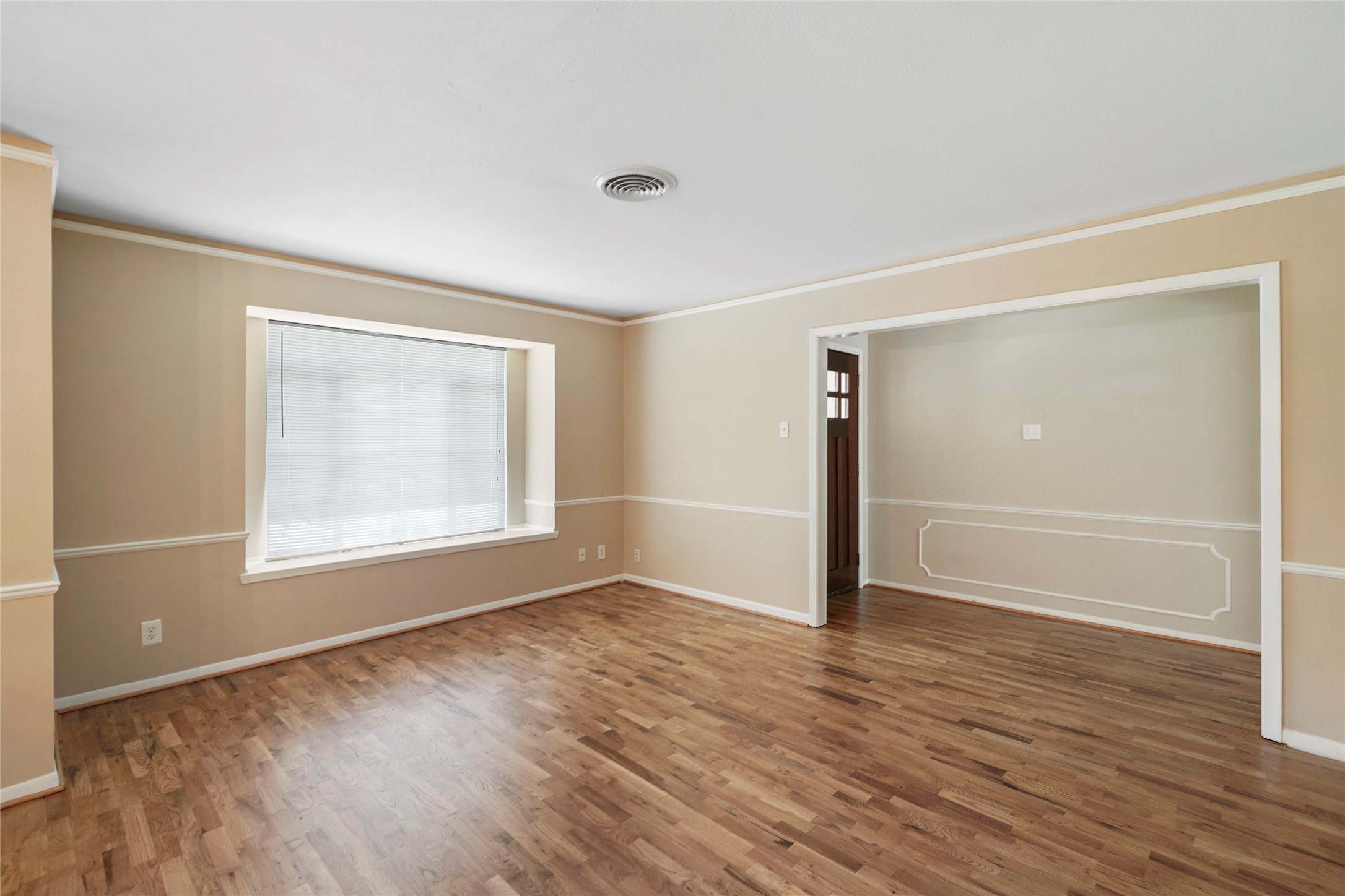4406 Rosebay Drive Property Photo 3