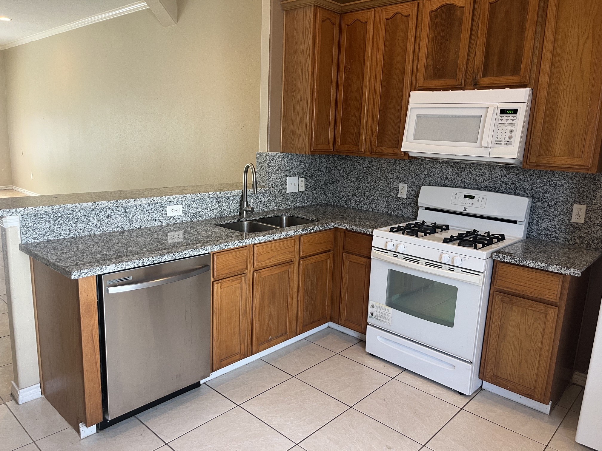 4227 Benard Court Property Photo 6