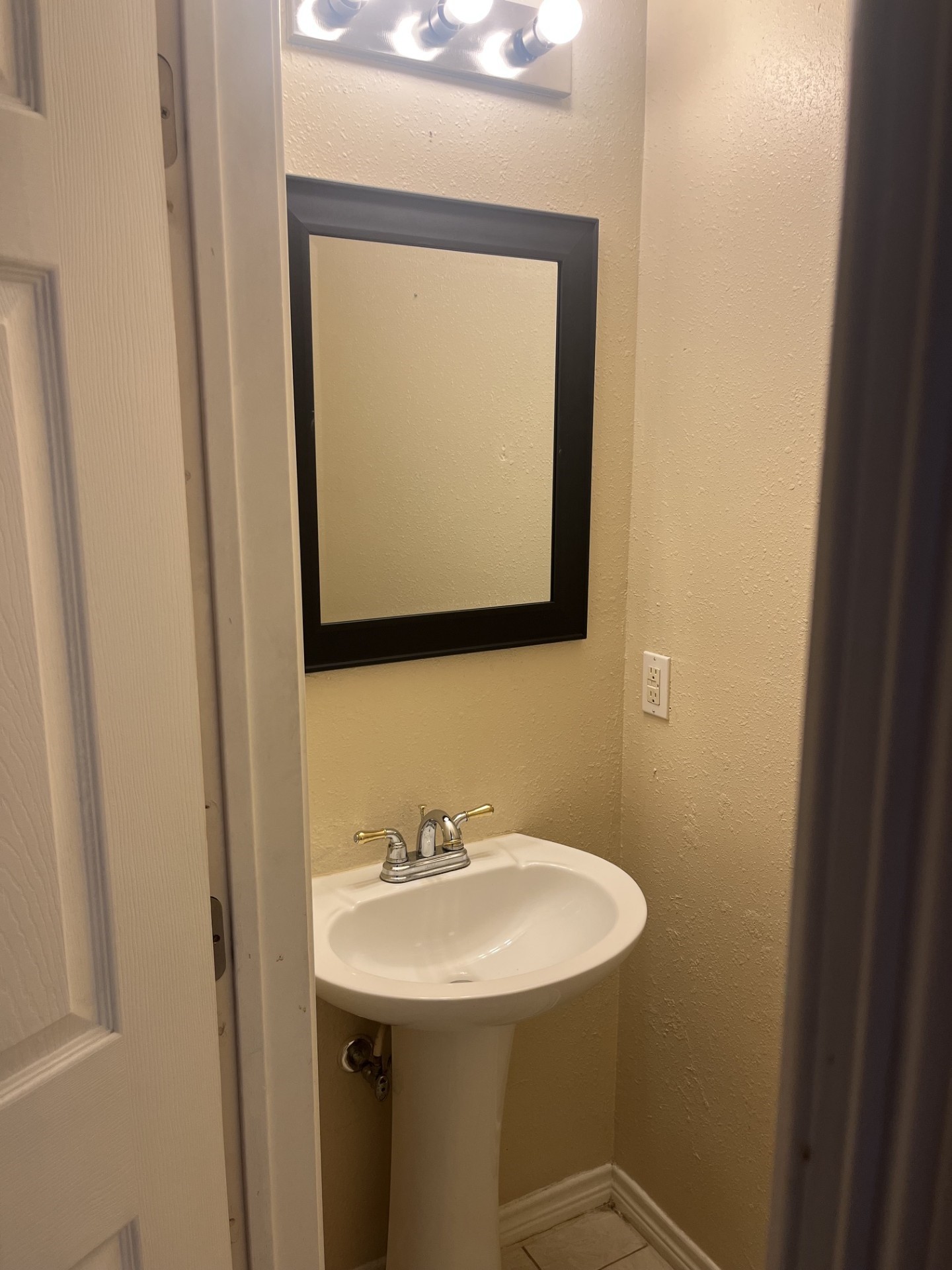 4227 Benard Court Property Photo 7