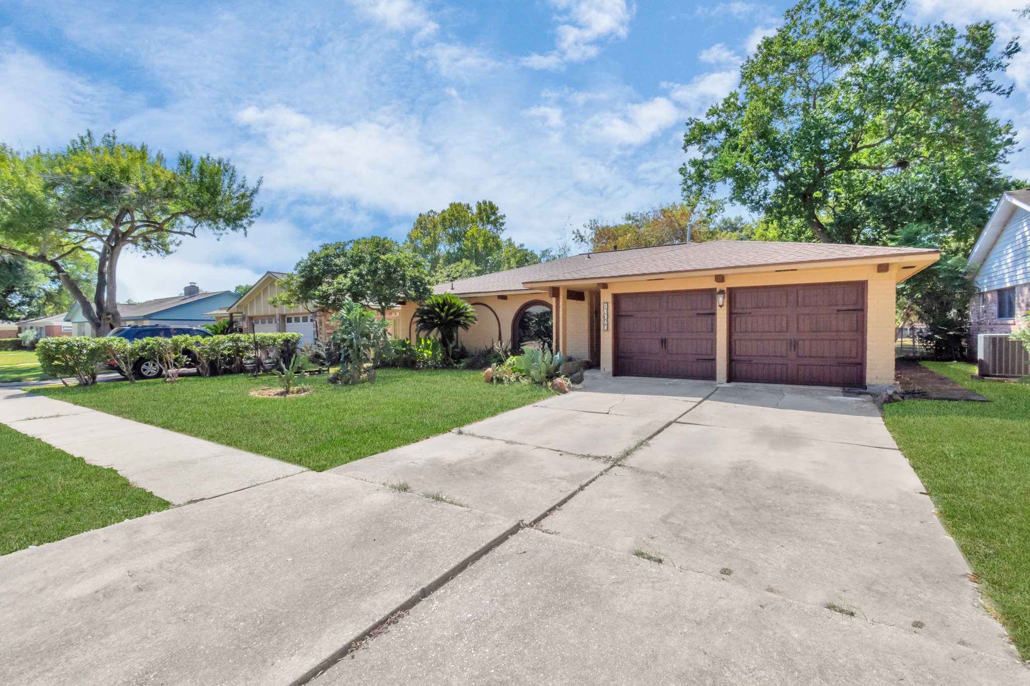 13627 Greenridge Drive Property Photo 2