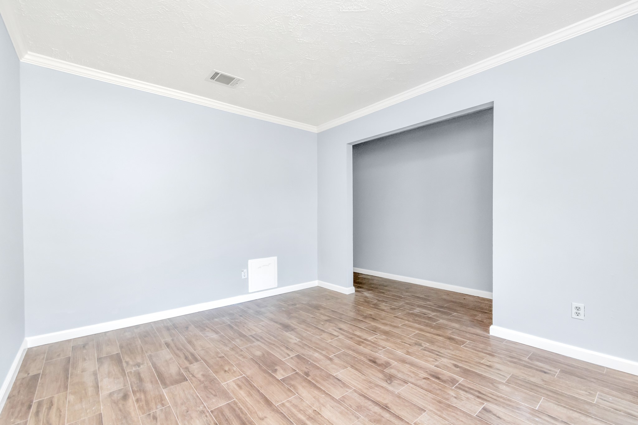 13627 Greenridge Drive Property Photo 6