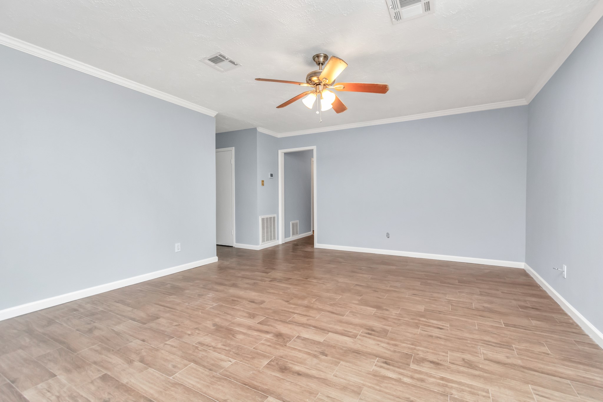 13627 Greenridge Drive Property Photo 11