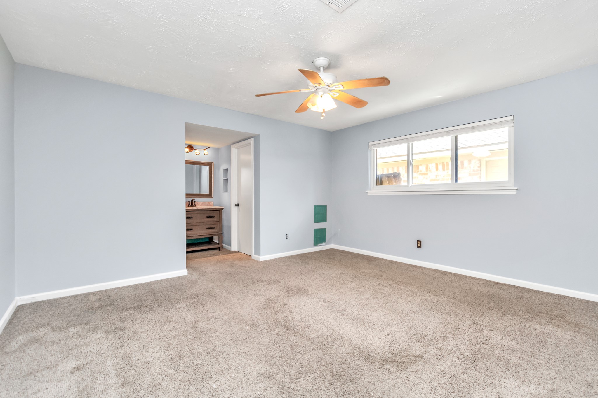 13627 Greenridge Drive Property Photo 24