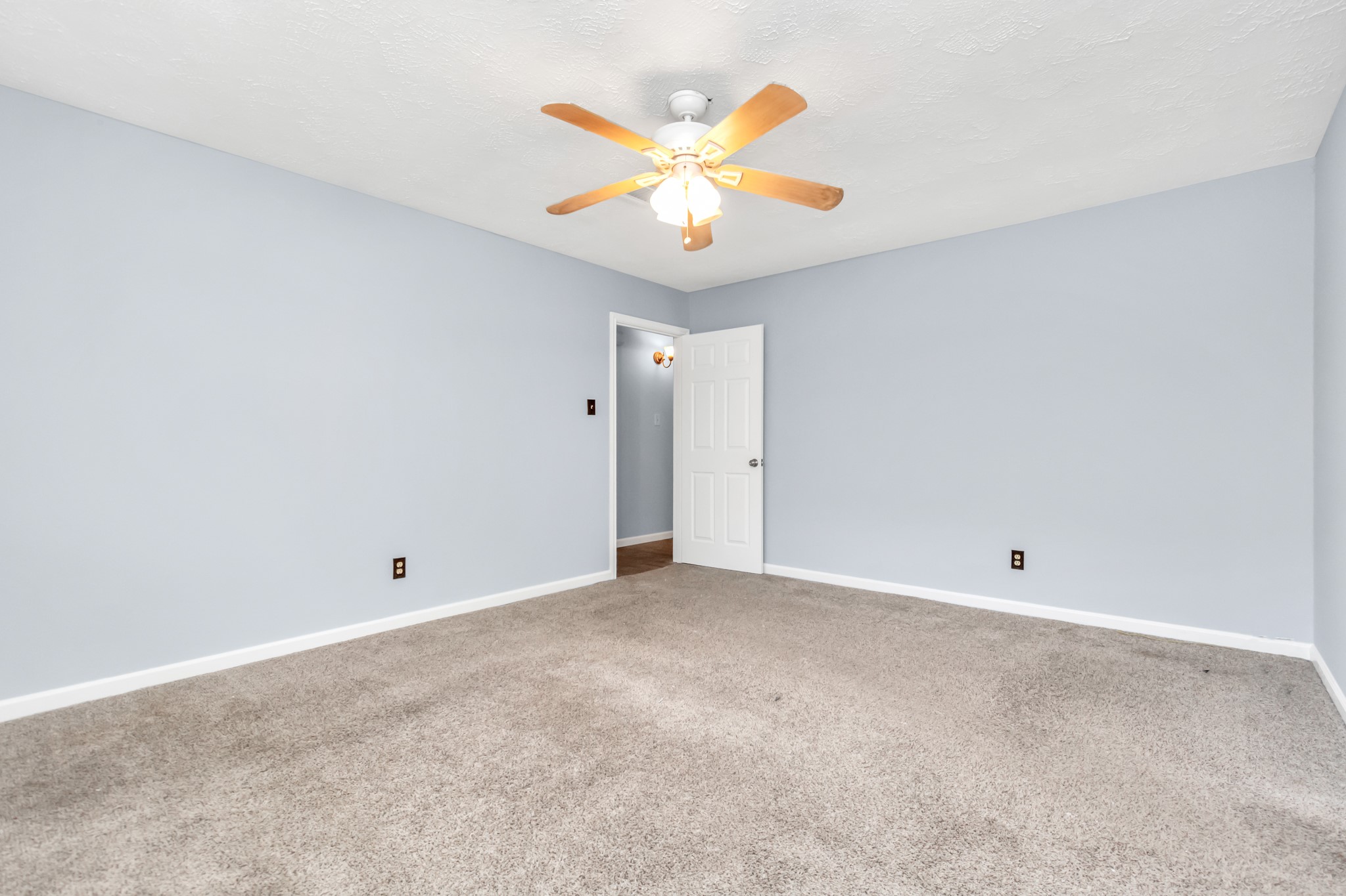 13627 Greenridge Drive Property Photo 25