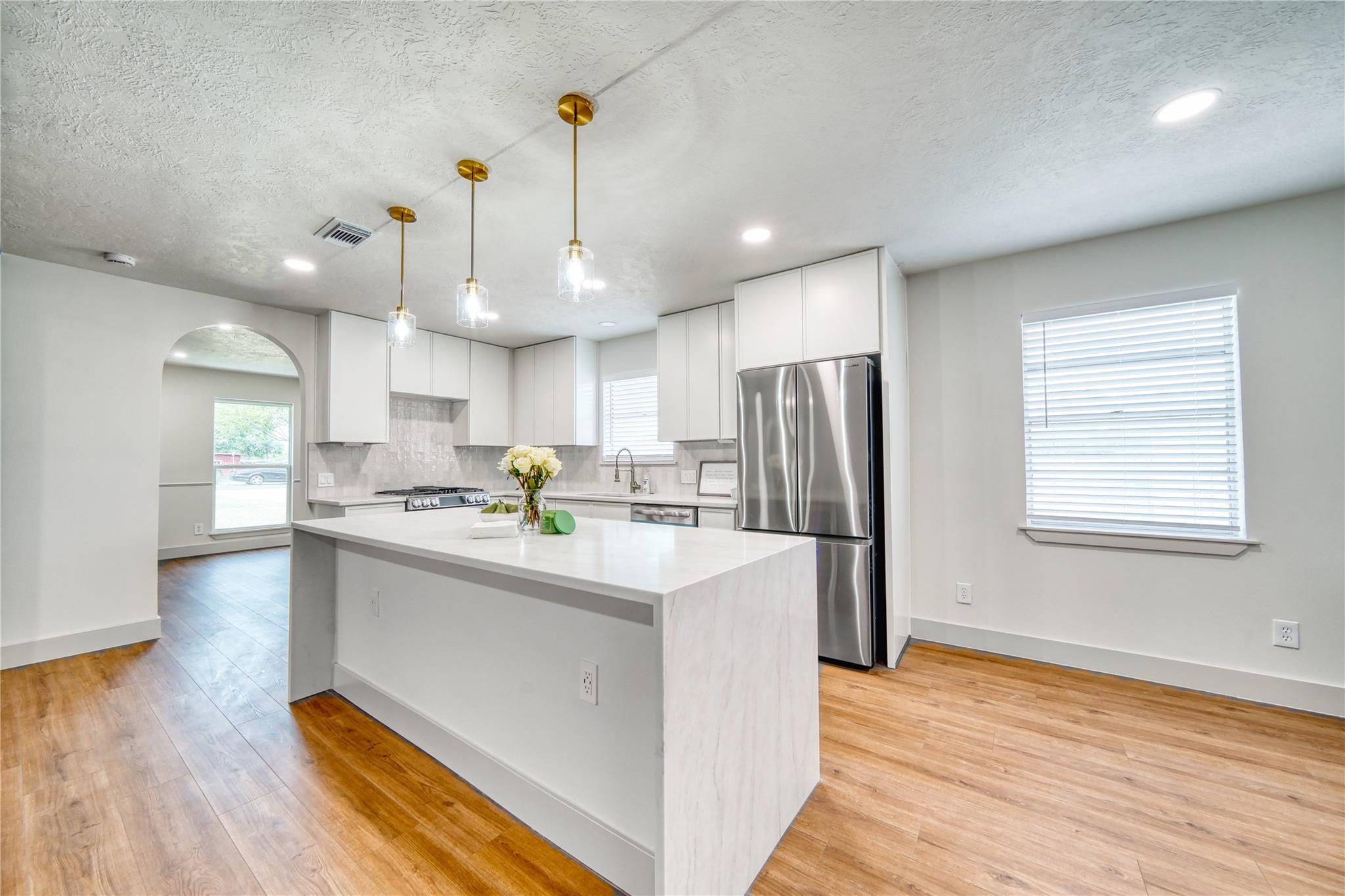 6618 Heron Lane Property Photo 4