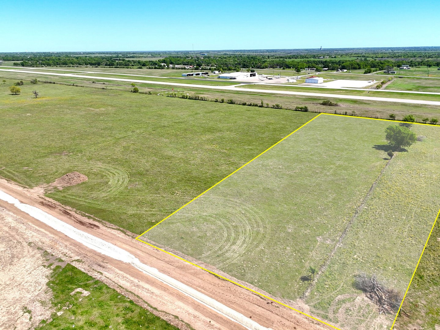 P2l12 County Road 463 Property Photo 2