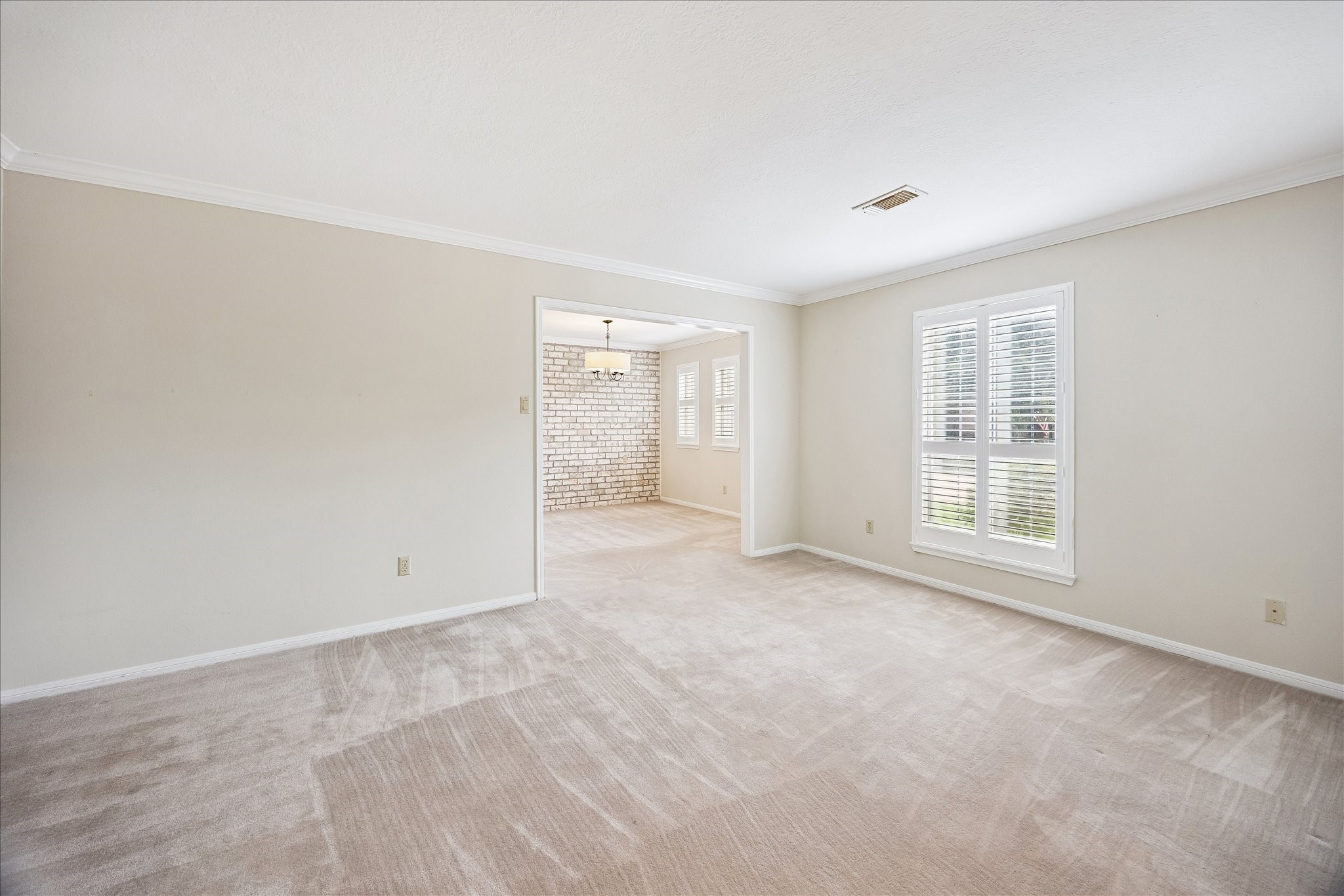 15711 Brook Forest Drive Property Photo 4