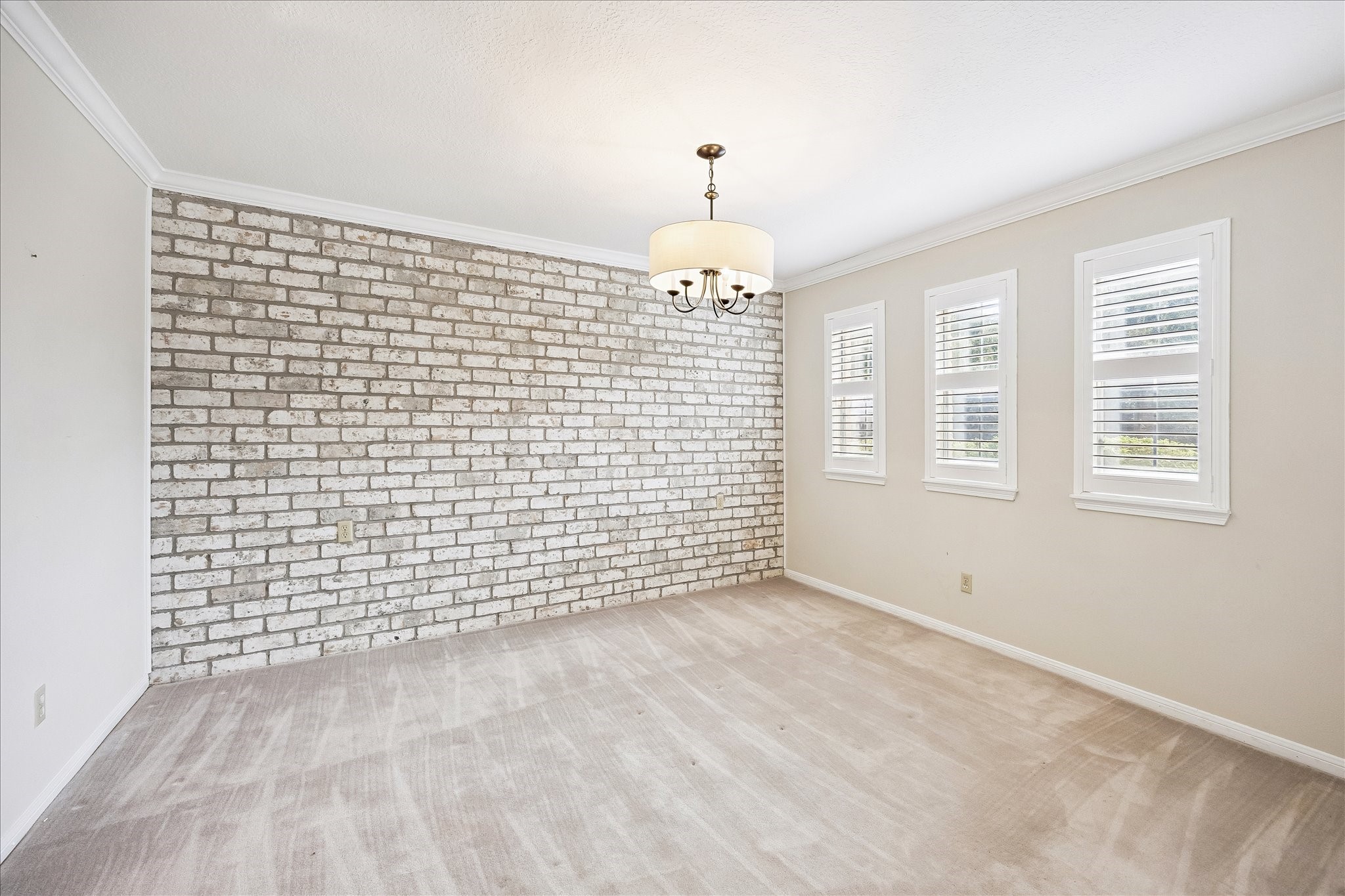 15711 Brook Forest Drive Property Photo 5