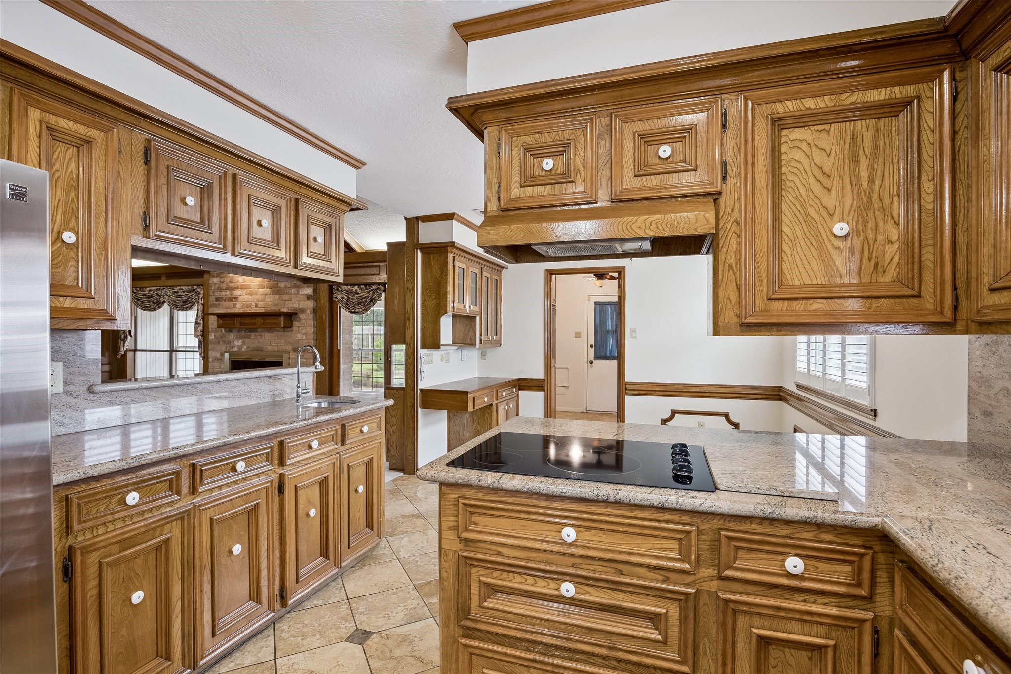 15711 Brook Forest Drive Property Photo 9