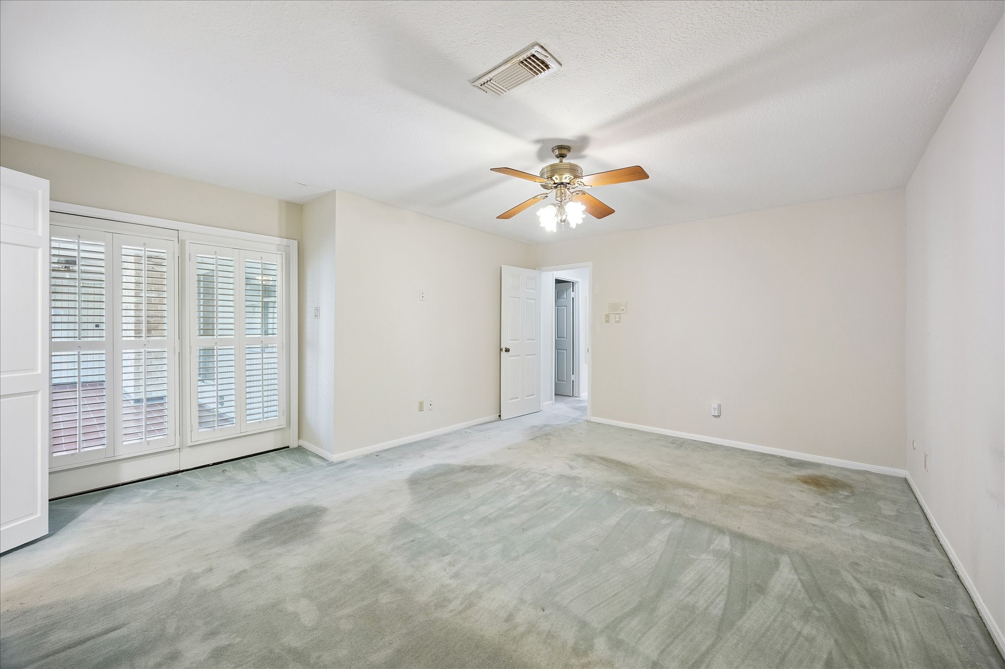 15711 Brook Forest Drive Property Photo 12