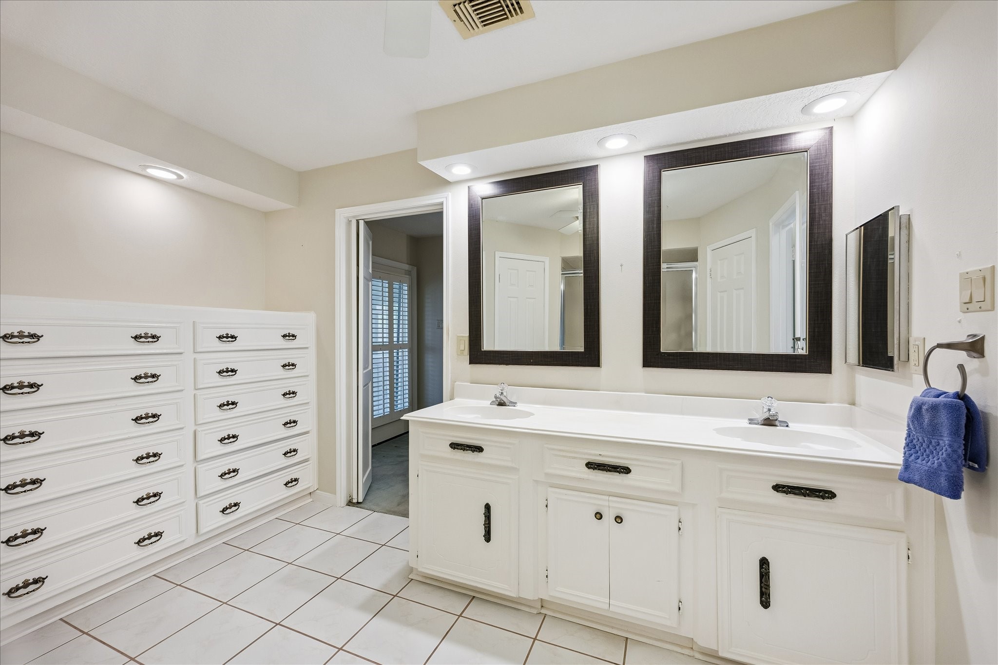 15711 Brook Forest Drive Property Photo 13