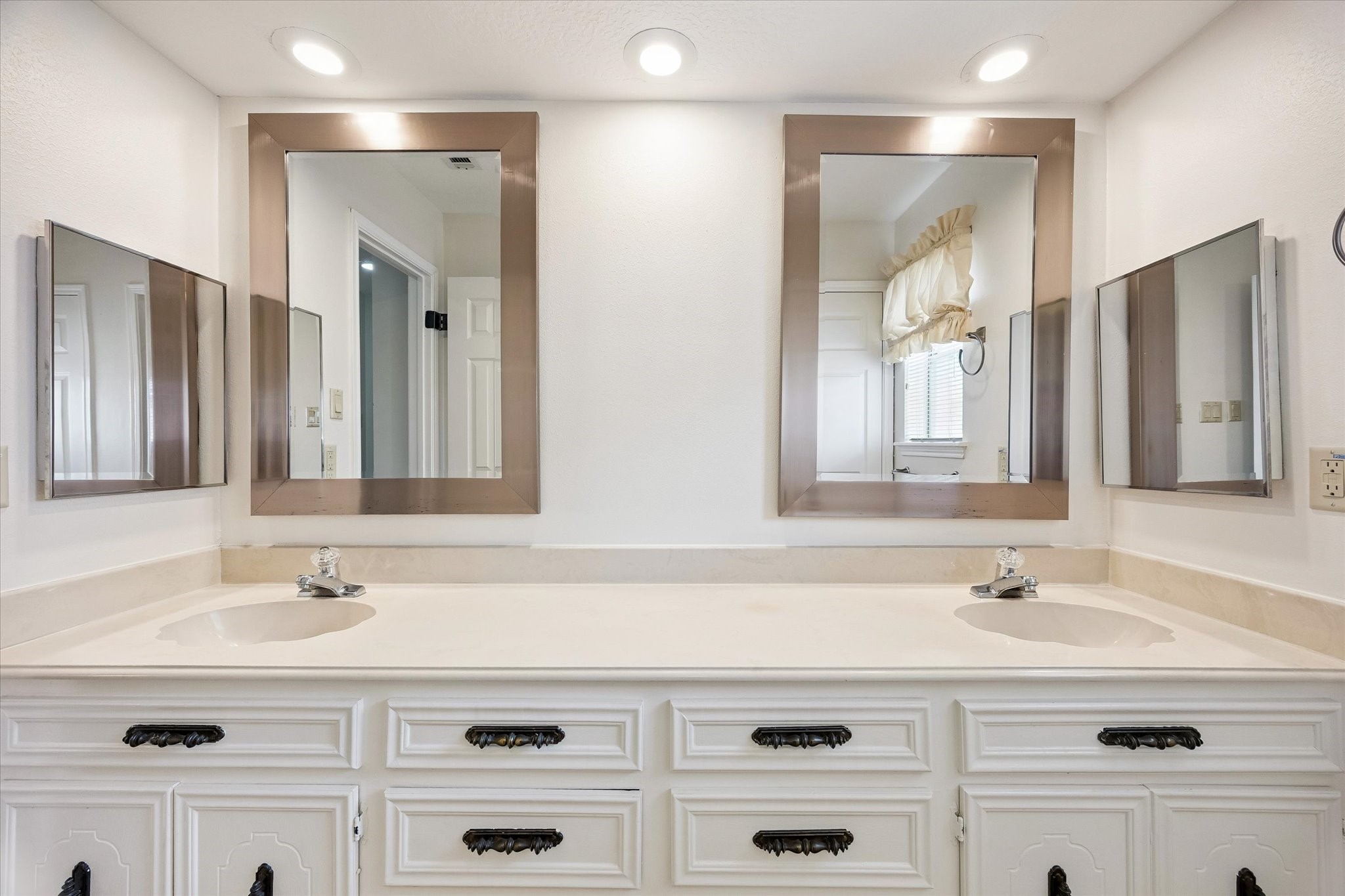 15711 Brook Forest Drive Property Photo 16