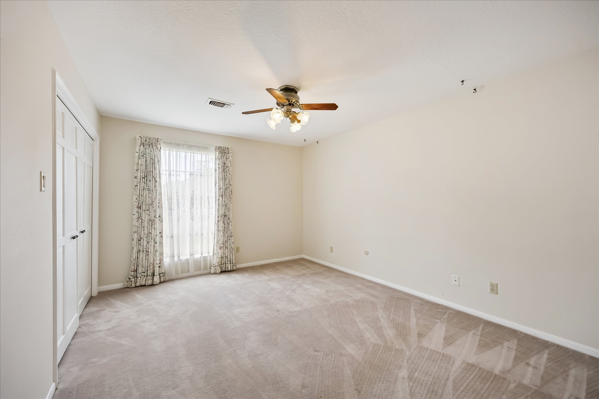 15711 Brook Forest Drive Property Photo 18