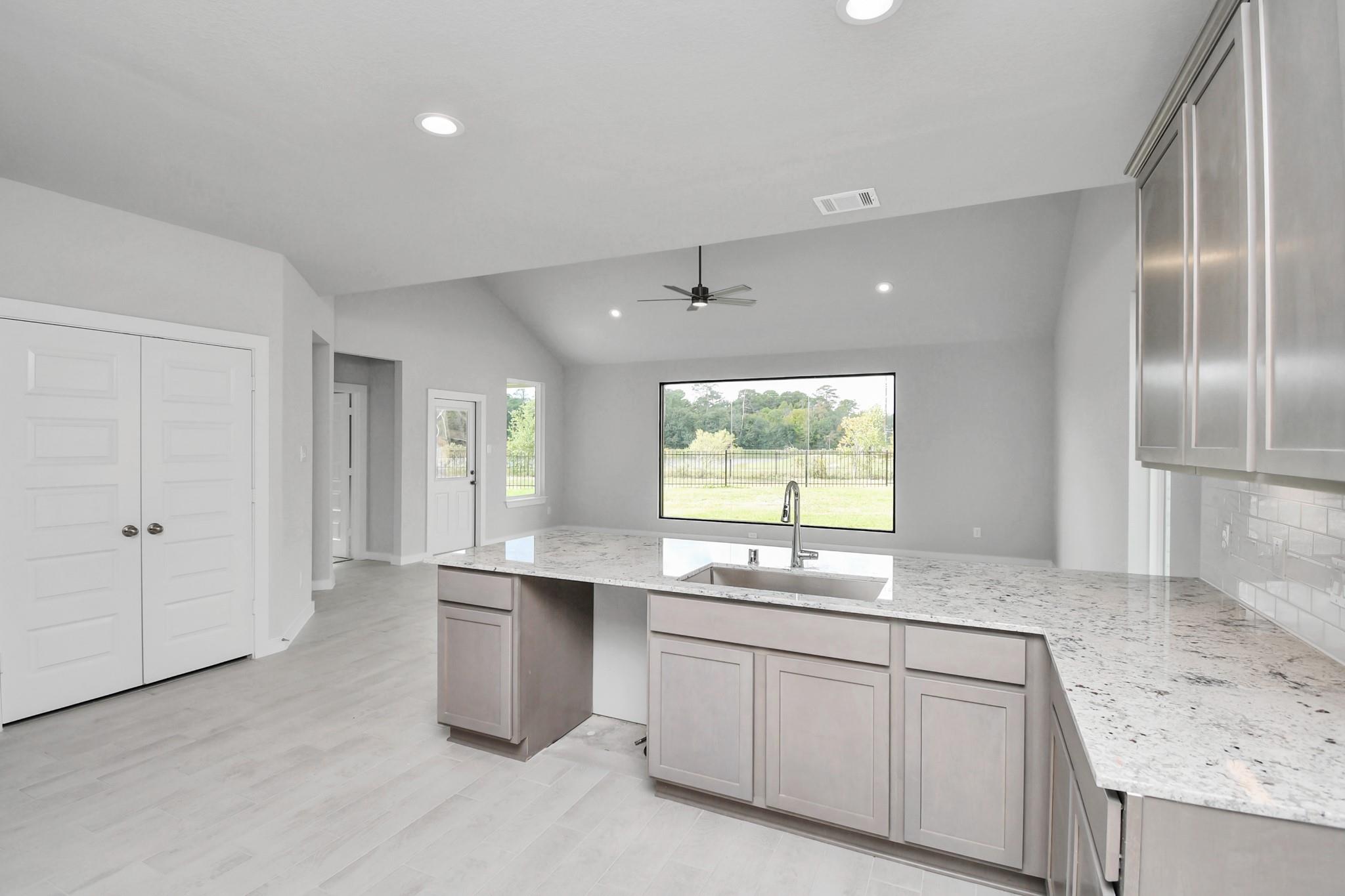 11718 Leafy Laurel Drive, Houston Tx 77066 Property Photo 11