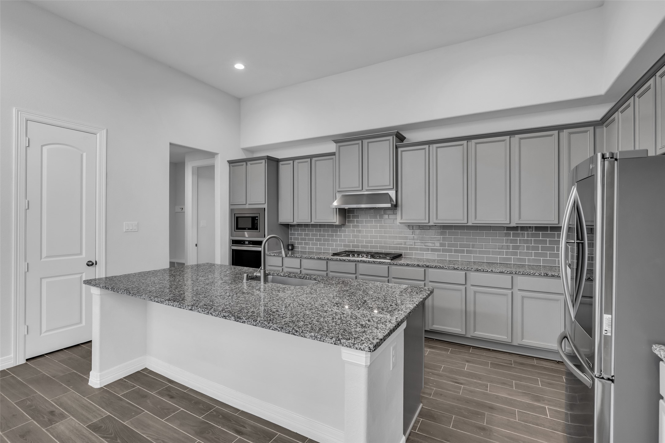 2115 Jitterbug Lane Property Photo 5