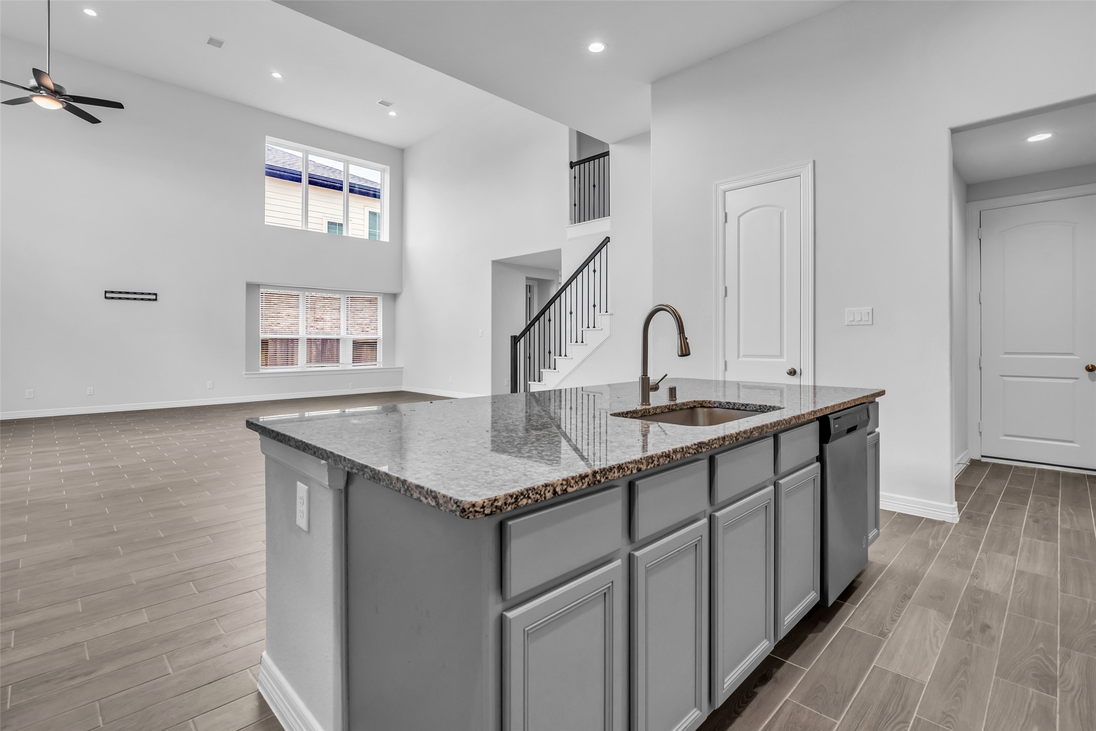 2115 Jitterbug Lane Property Photo 8