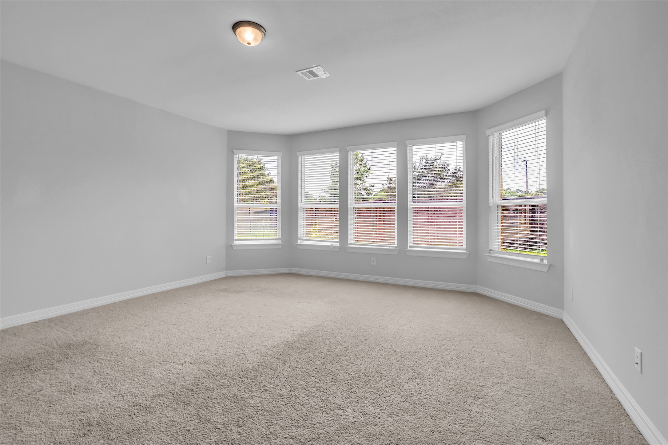 2115 Jitterbug Lane Property Photo 9