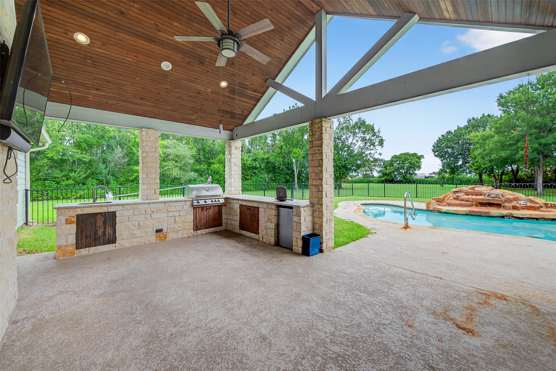 1213 Dyann Drive Property Photo 2