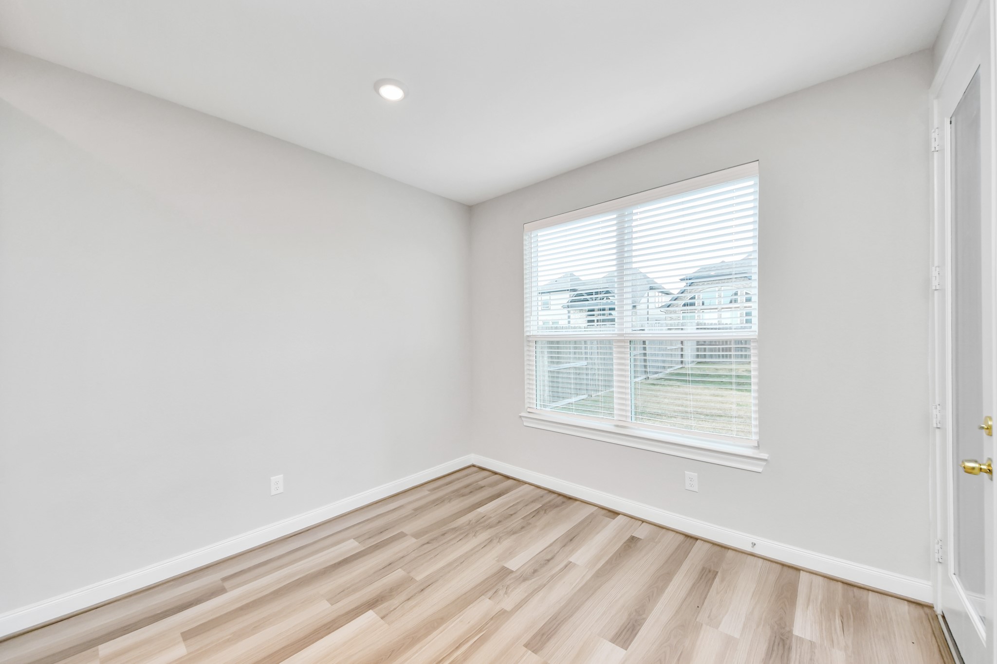 8727 Silver Crest Lane Property Photo 6