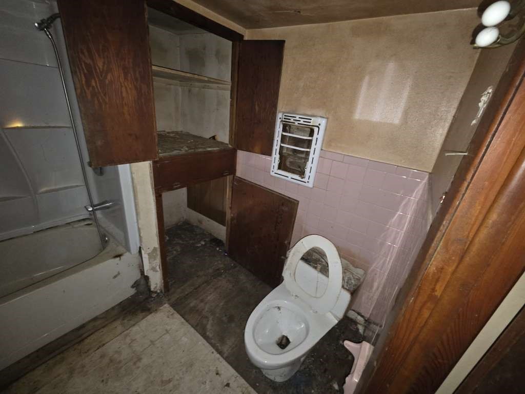 1007 S Scullin Avenue Property Photo 8