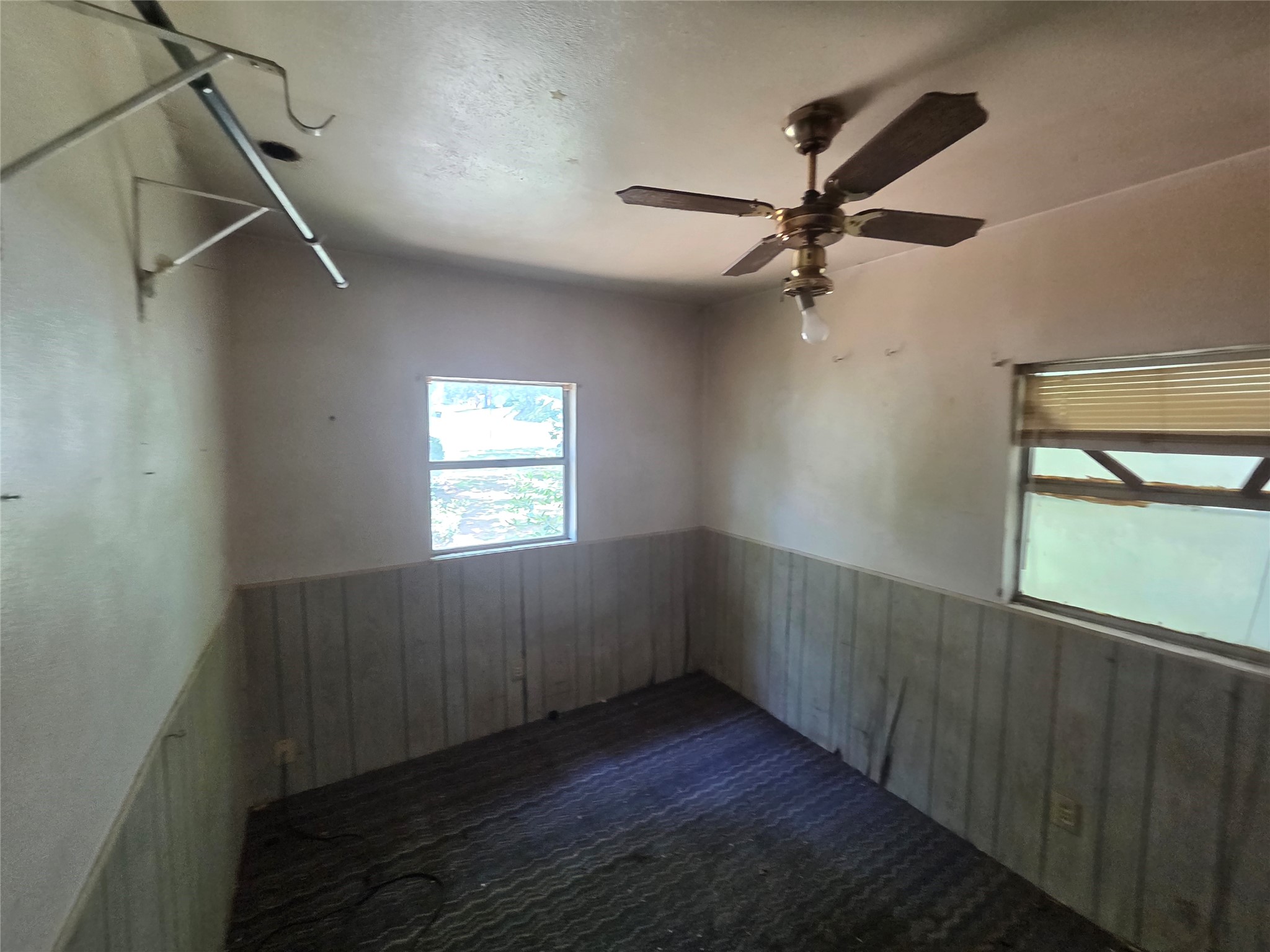 1007 S Scullin Avenue Property Photo 9