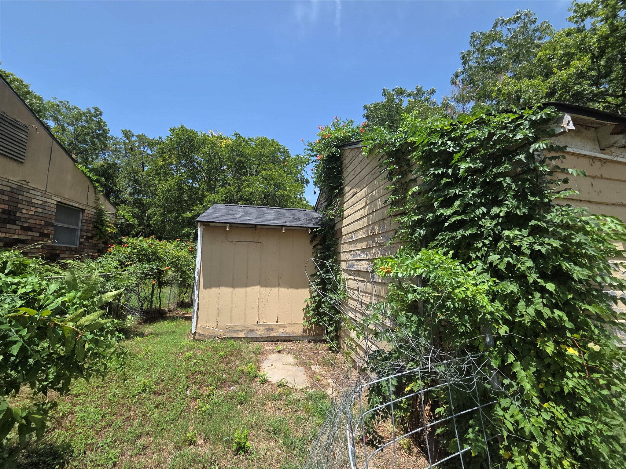 1007 S Scullin Avenue Property Photo 11