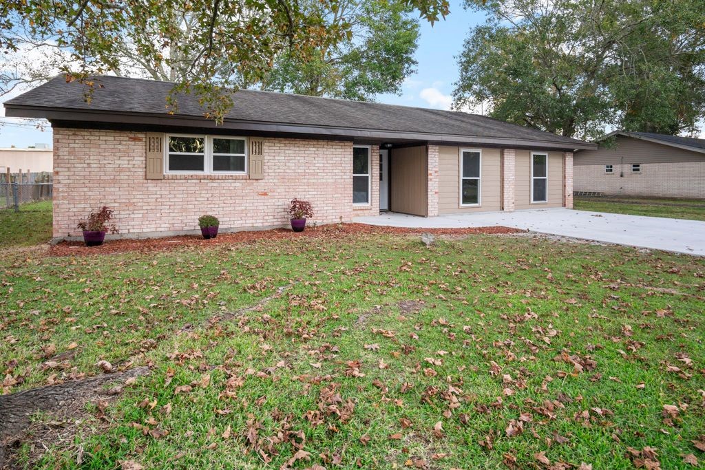 1347 E Palm Drive Property Photo 2