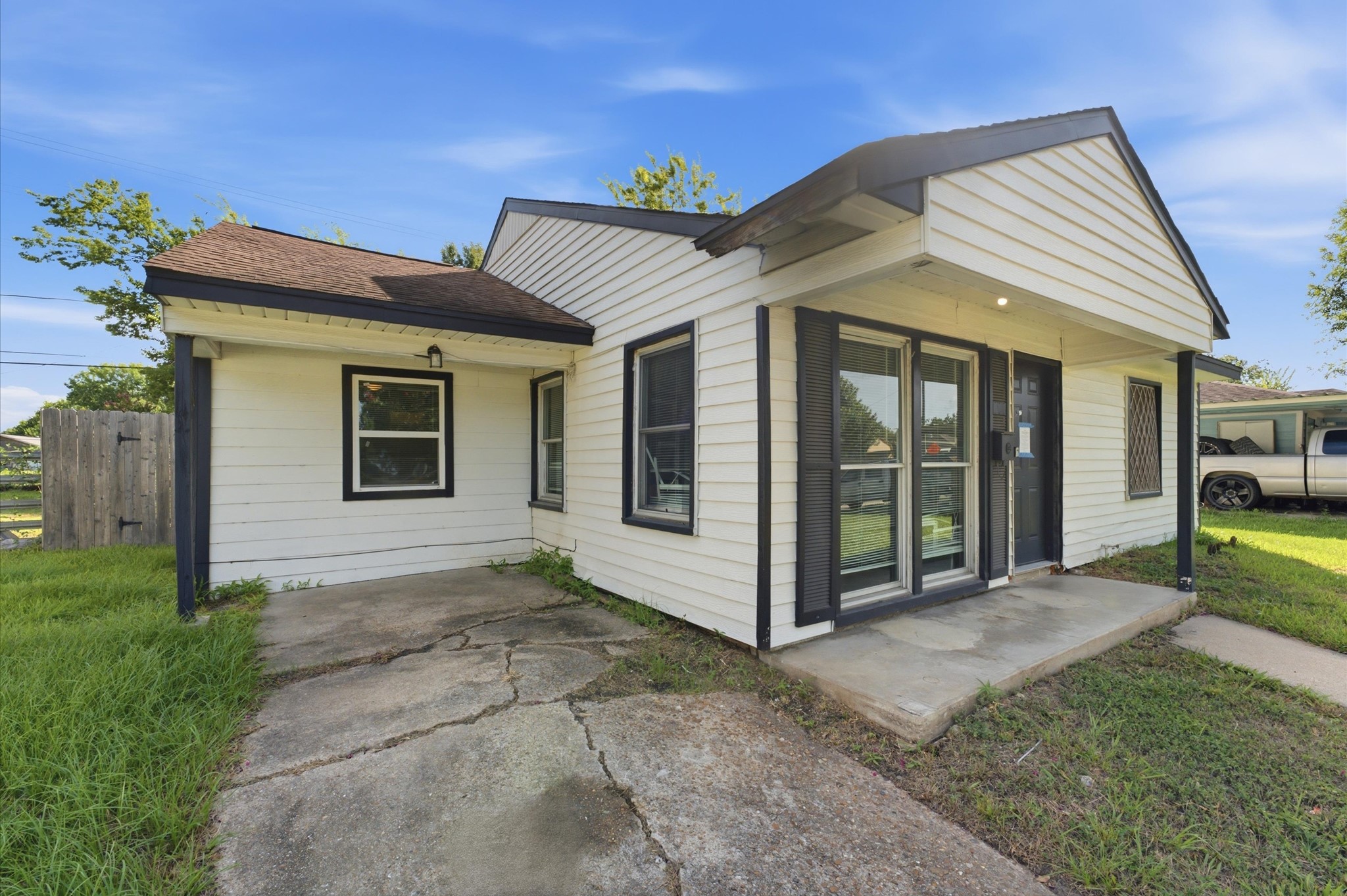 409 Alastair Drive Property Photo 3