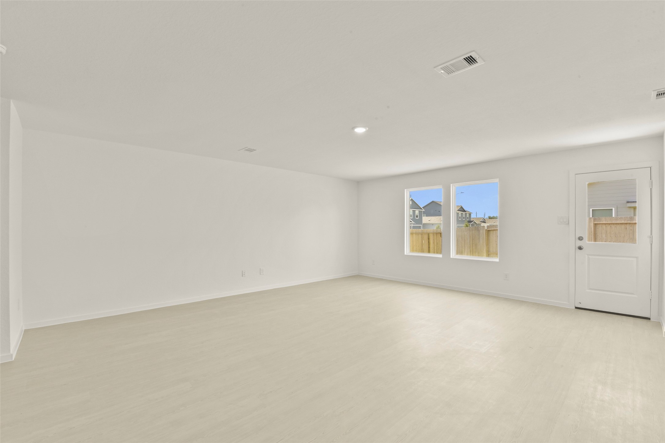 12403 Mountain Daisy Road Property Photo 8
