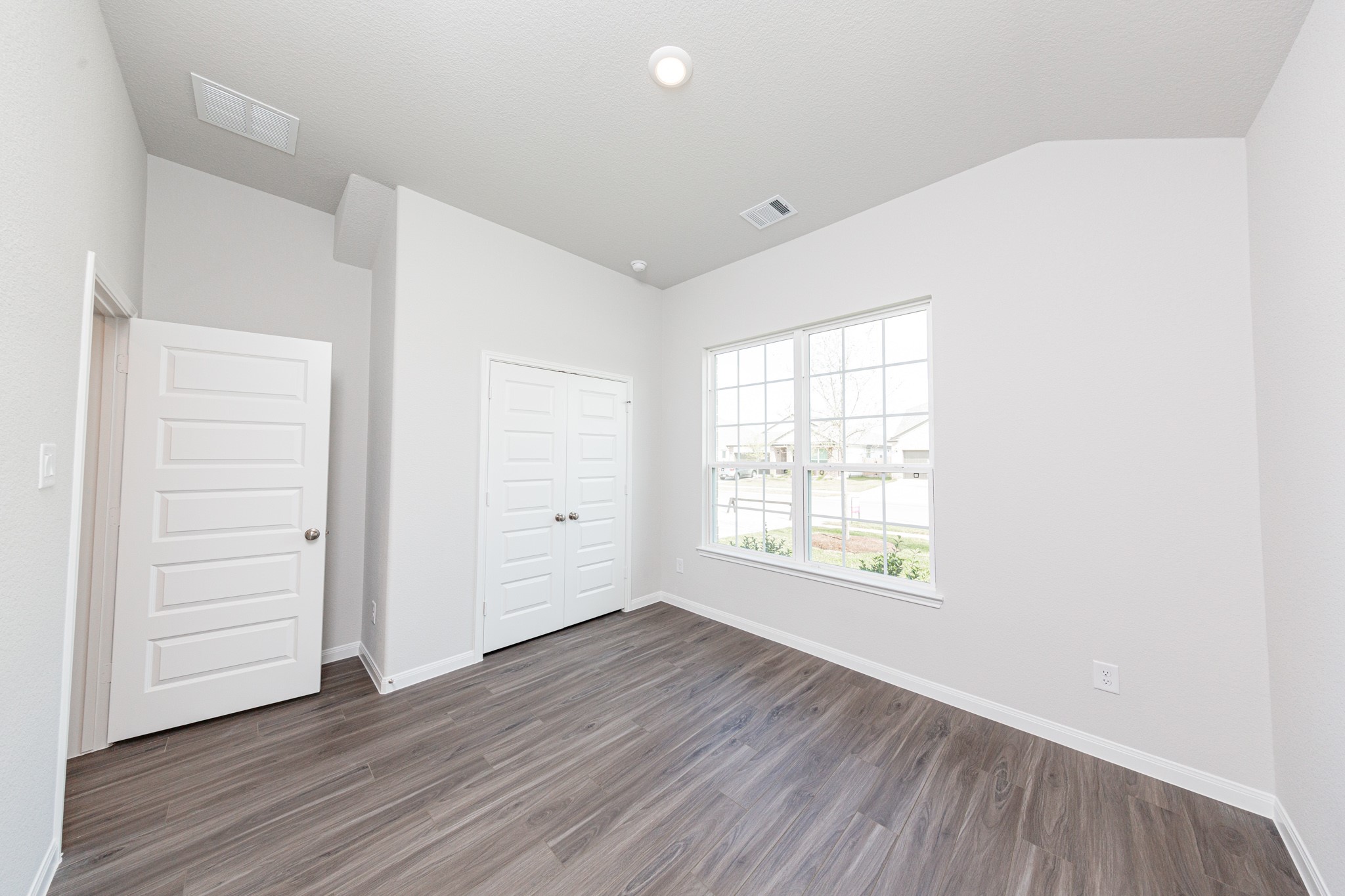 3033 Mustang Grove Way Property Photo 8