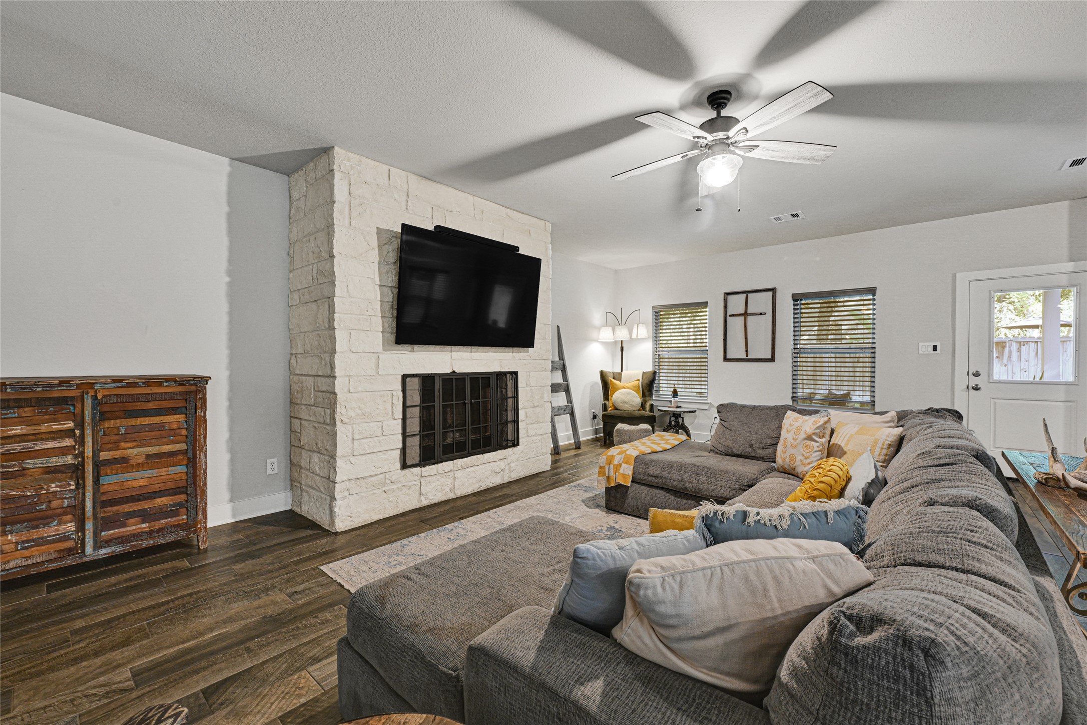 13958 Challenger Drive Property Photo 5