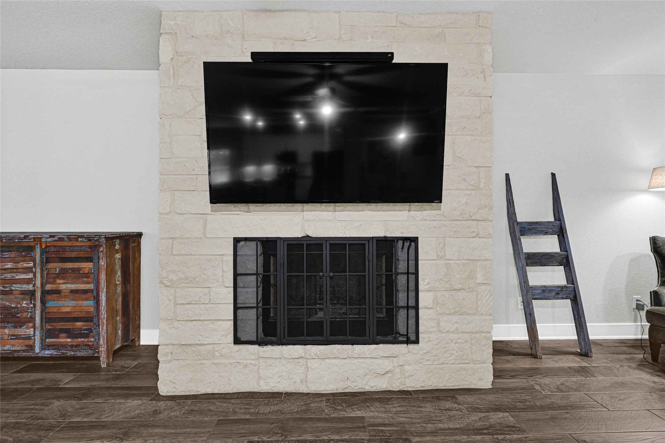 13958 Challenger Drive Property Photo 8