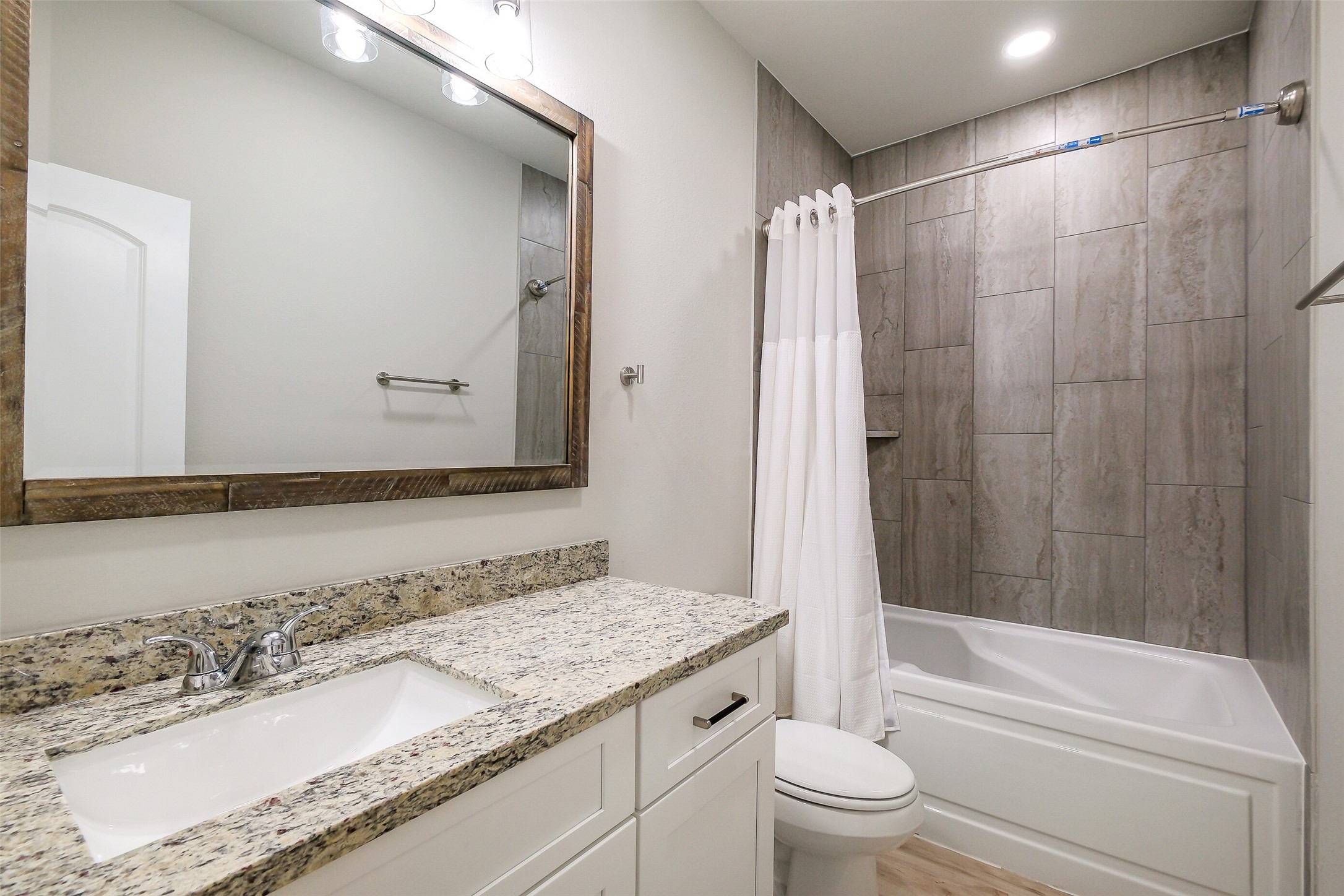 8326 Mariah Street B Property Photo 11