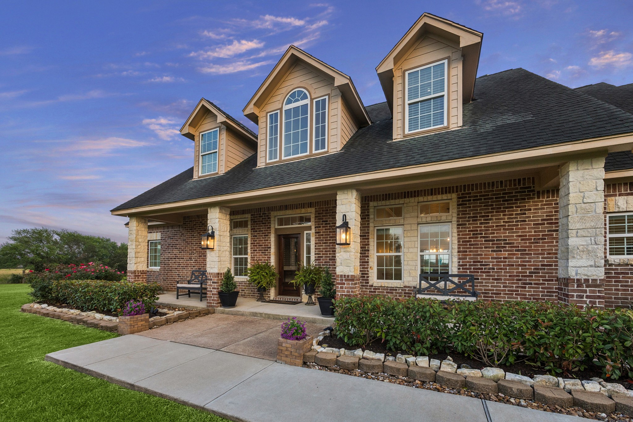 2258 Maler Road Property Photo 4