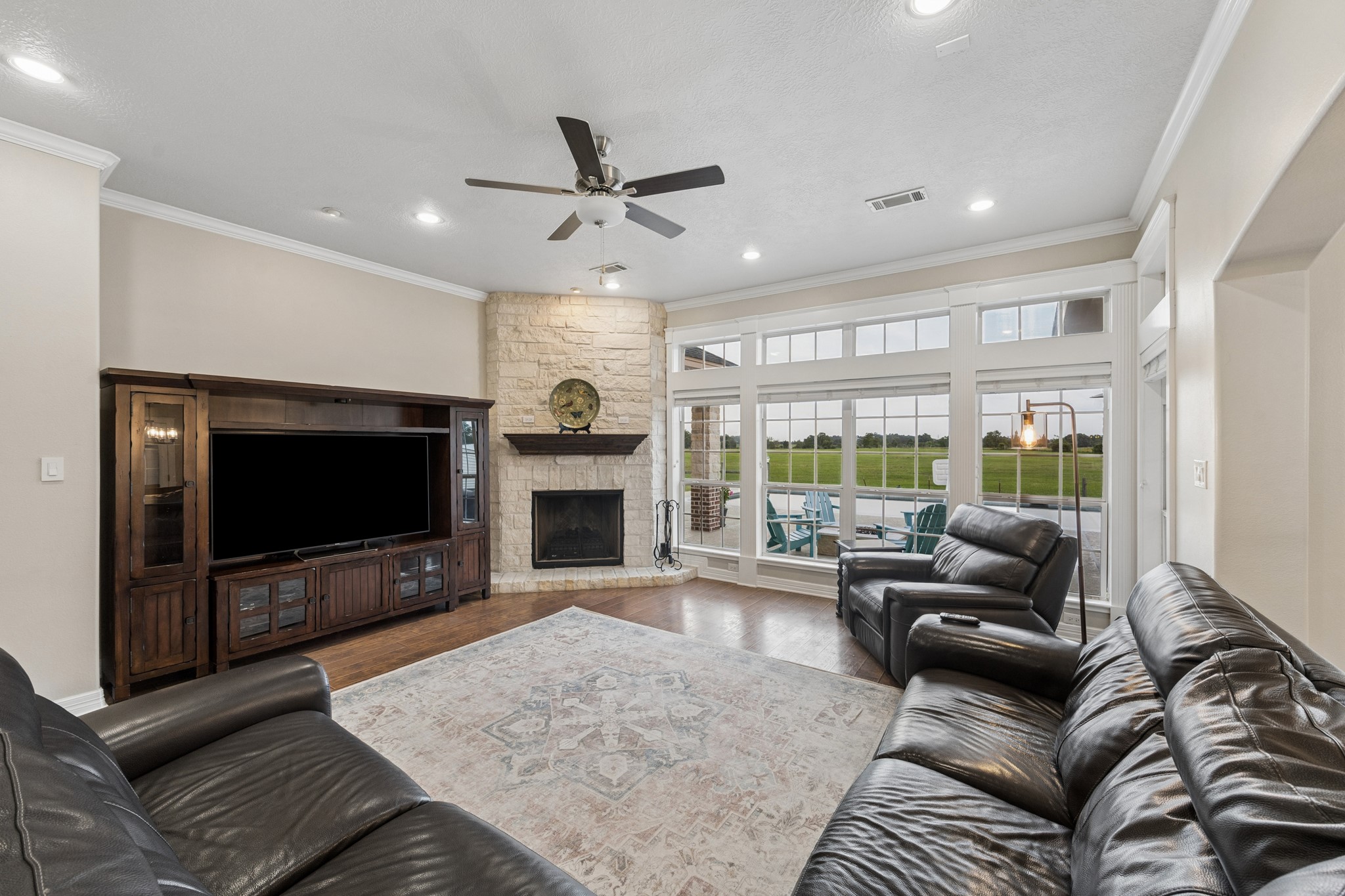 2258 Maler Road Property Photo 7