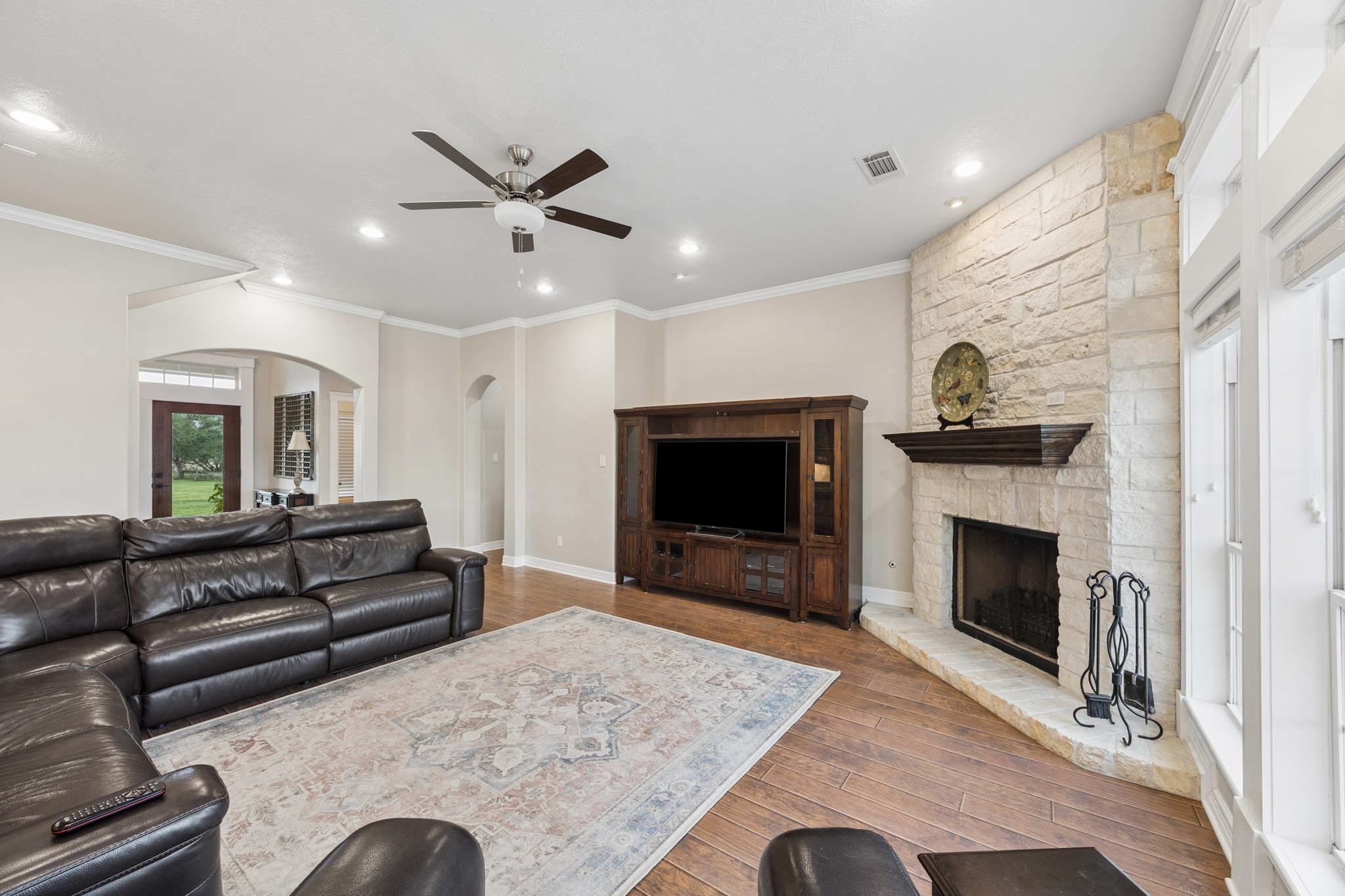 2258 Maler Road Property Photo 9