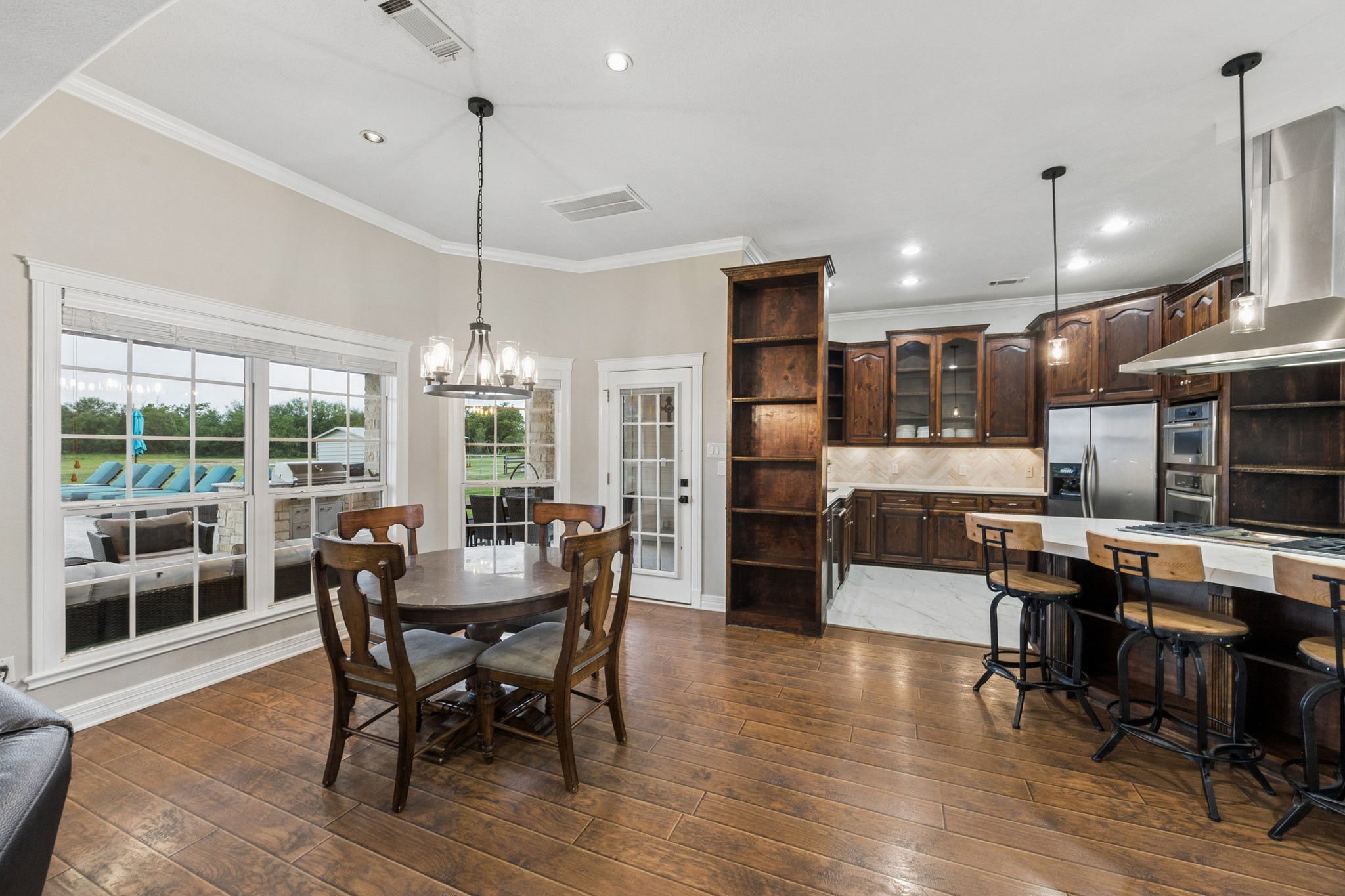 2258 Maler Road Property Photo 10