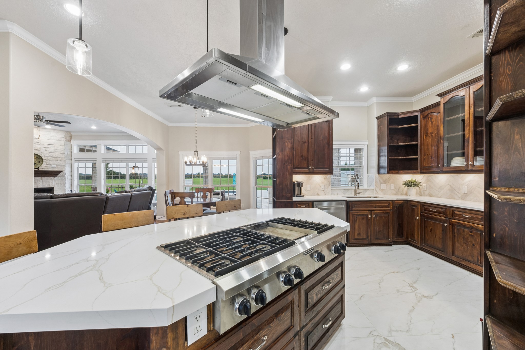 2258 Maler Road Property Photo 13