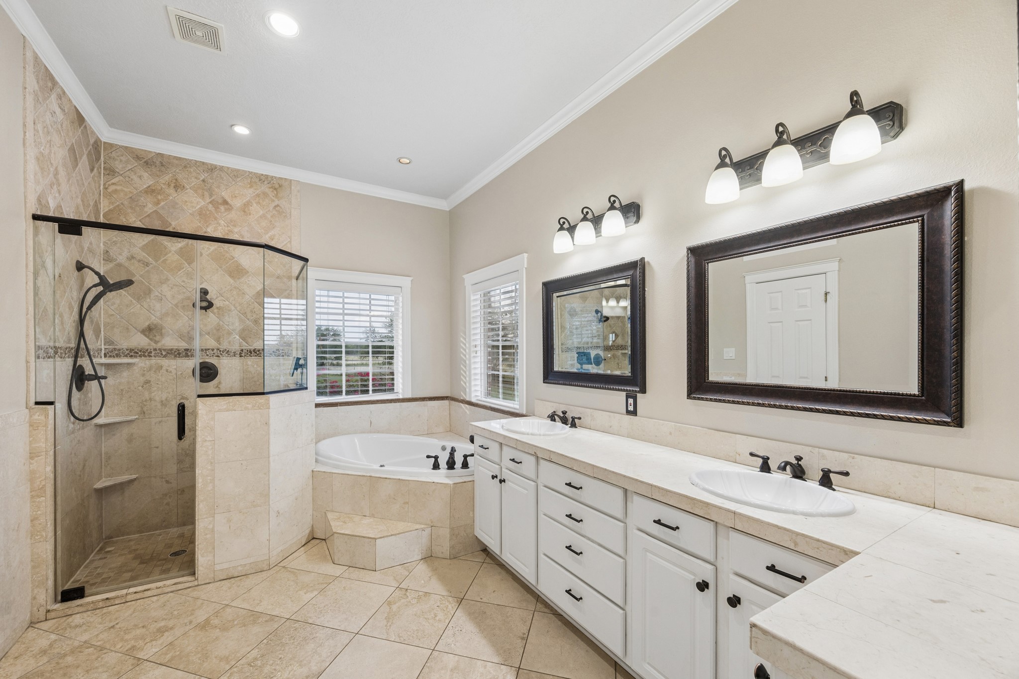 2258 Maler Road Property Photo 15
