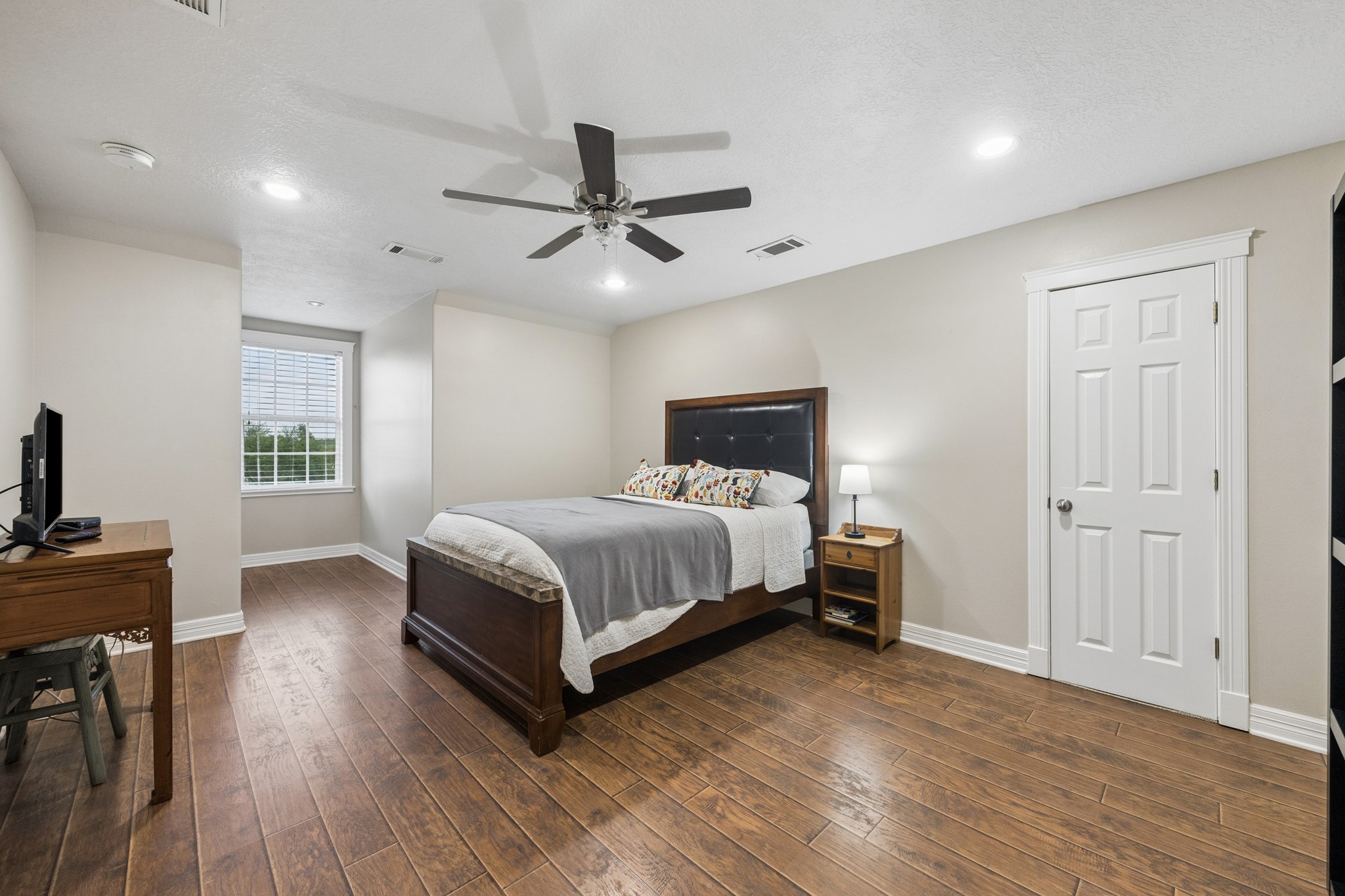 2258 Maler Road Property Photo 19